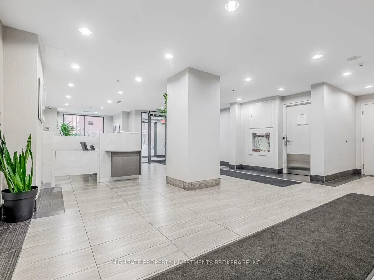 1420 Dupont Street, #806