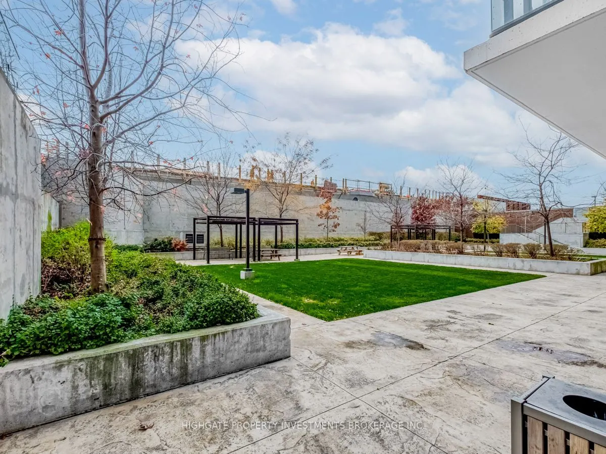 1420 Dupont Street, #806