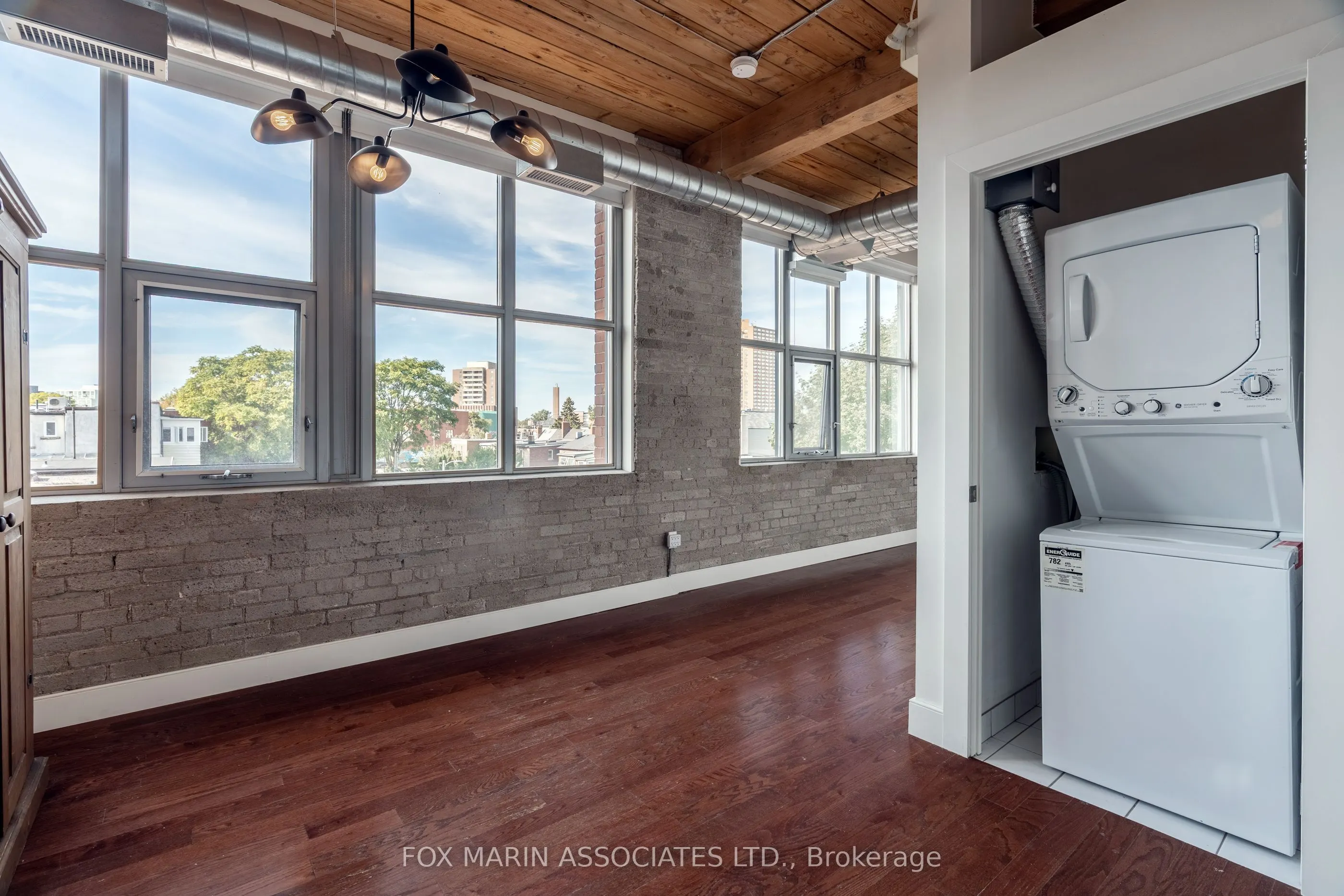 2154 Dundas Street W, #401