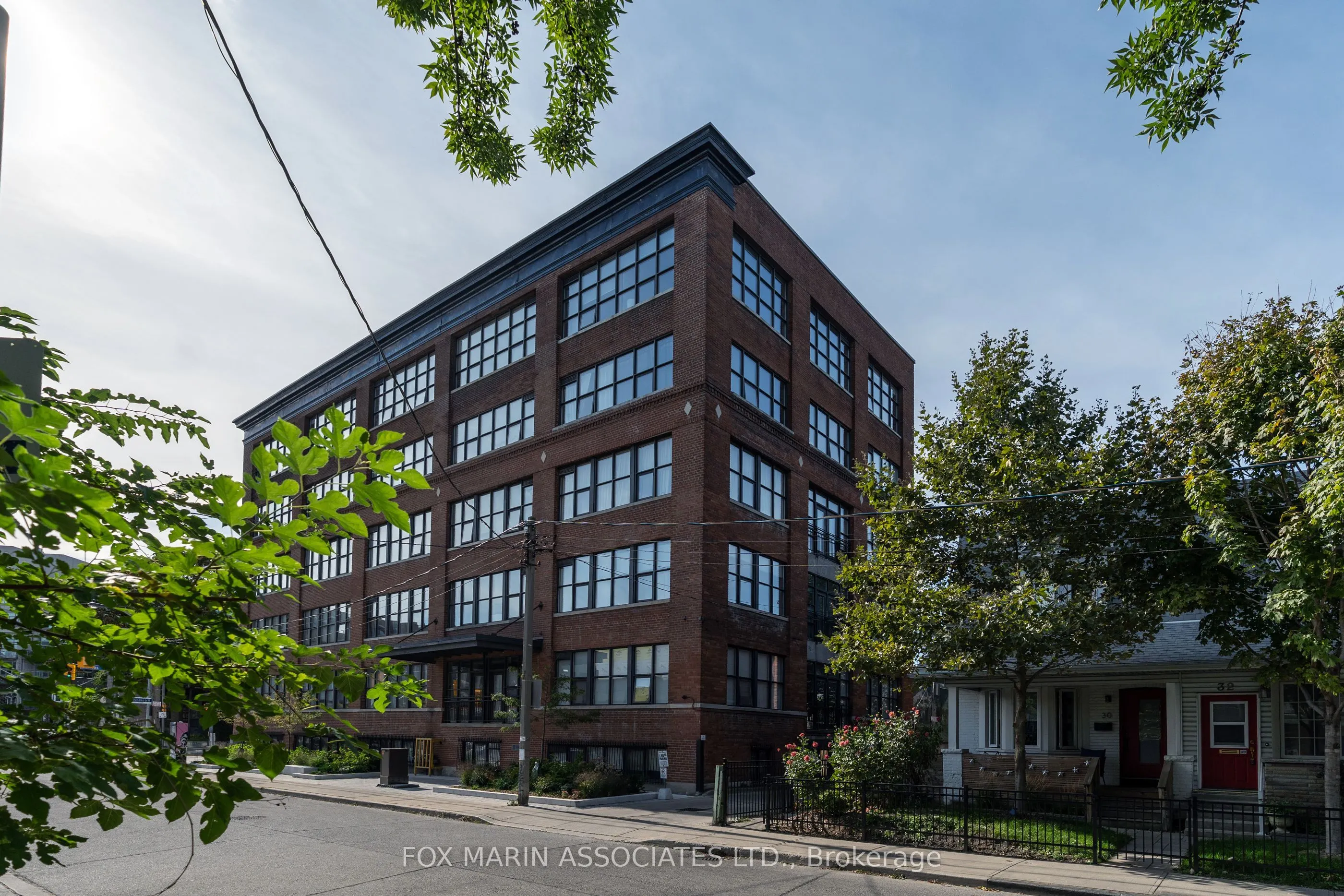 2154 Dundas Street W, #401