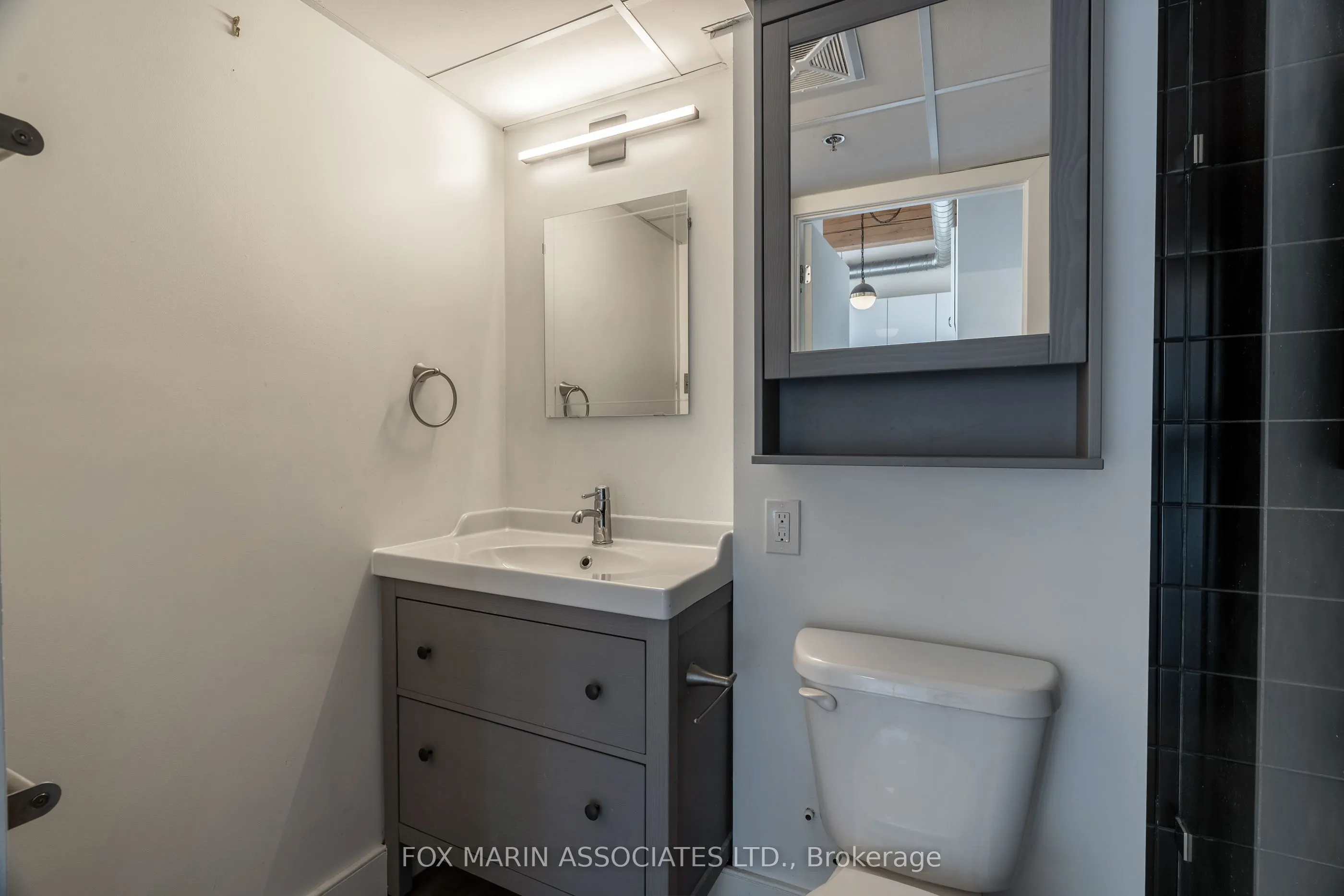 2154 Dundas Street W, #401