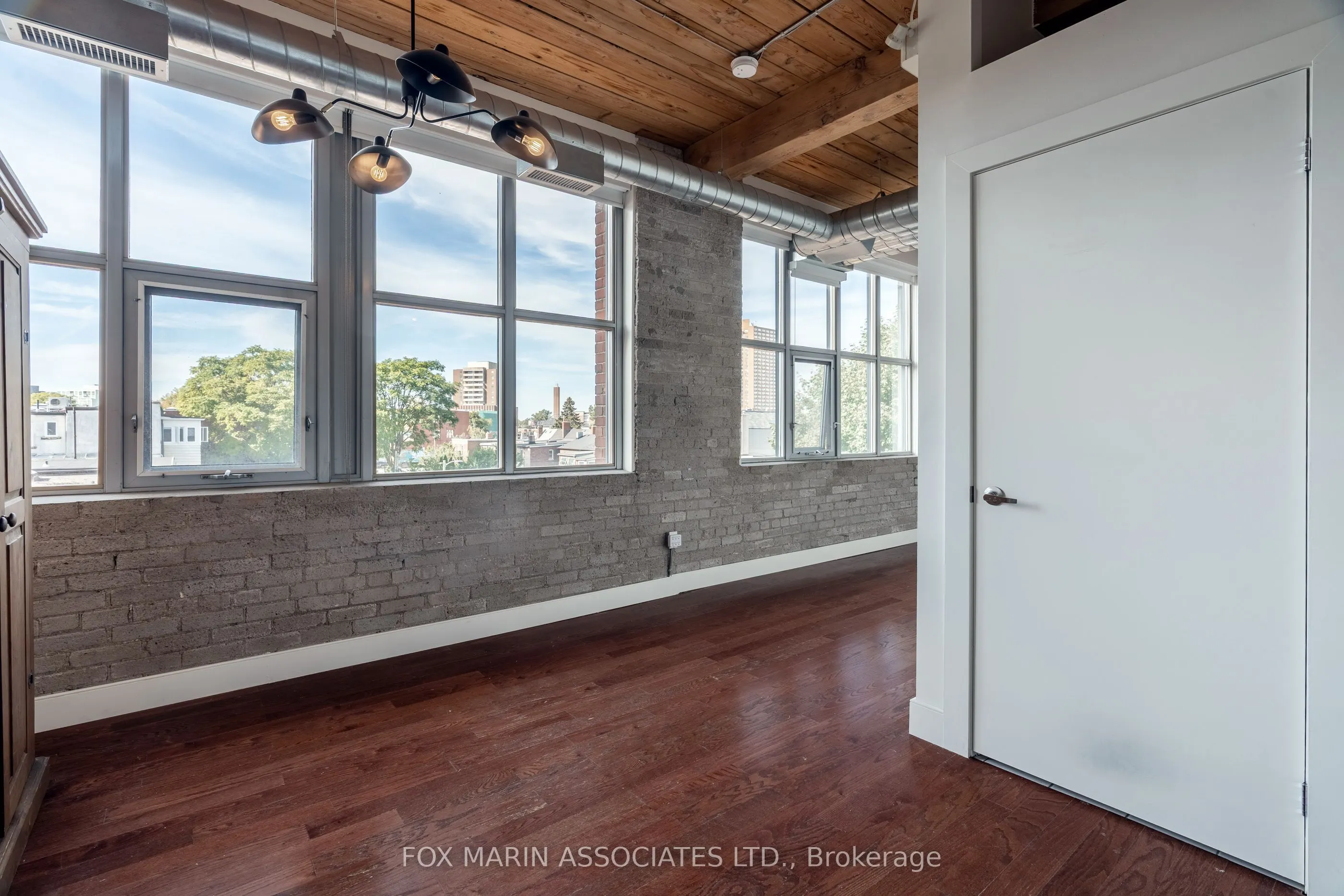 2154 Dundas Street W, #401