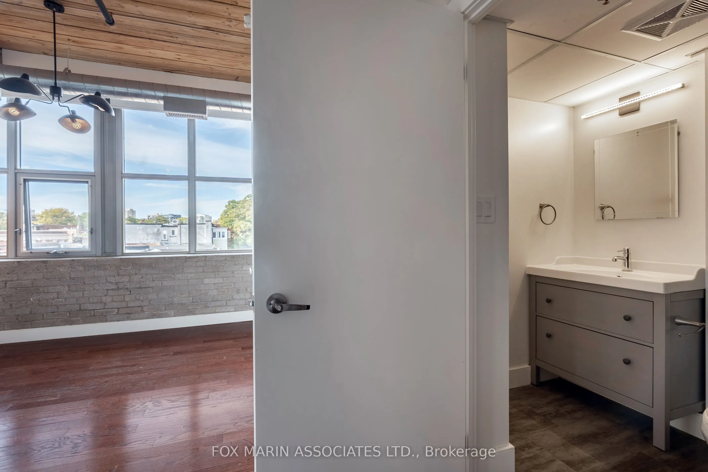 2154 Dundas Street W, #401