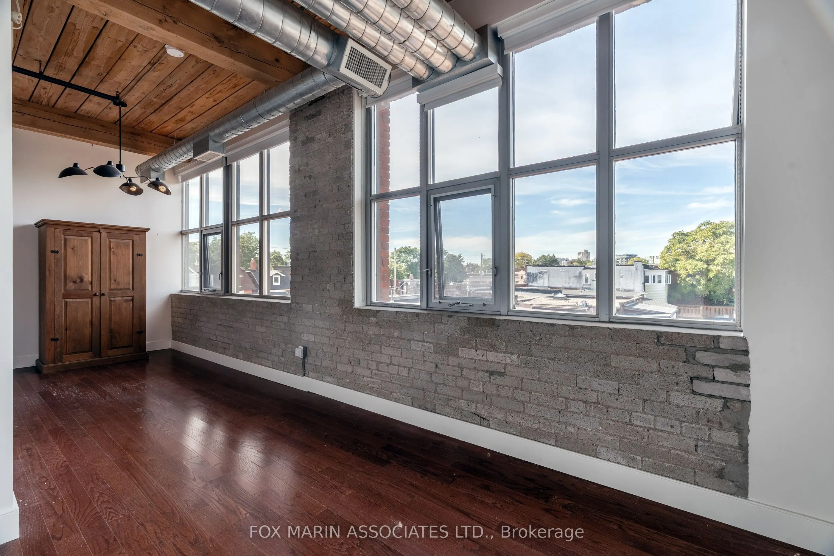2154 Dundas Street W, #401