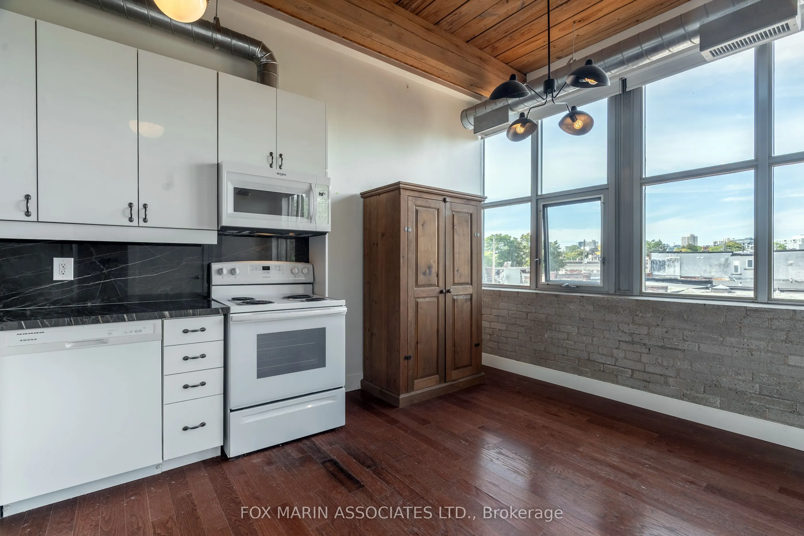 2154 Dundas Street W, #401