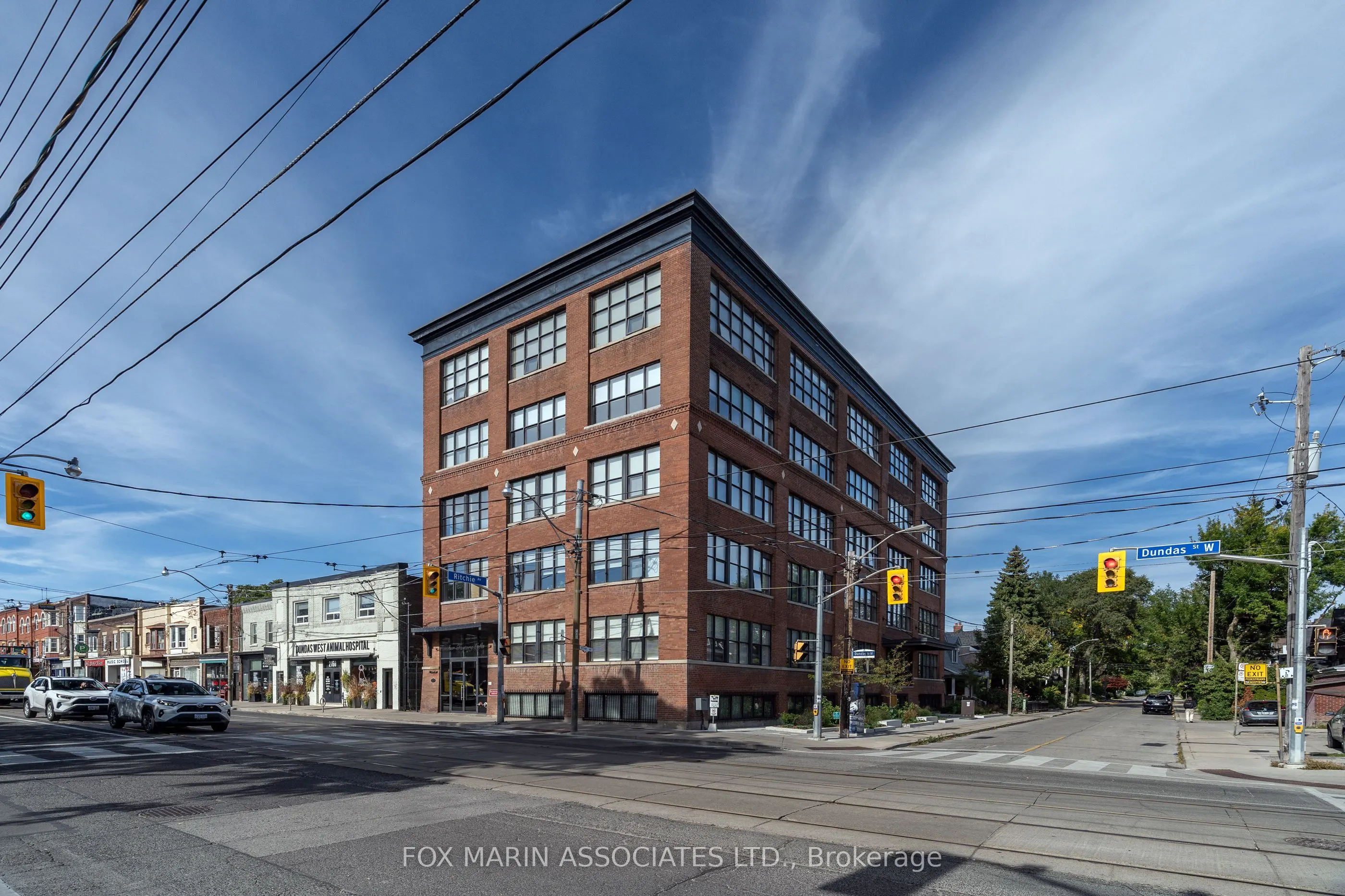 2154 Dundas Street W, #401