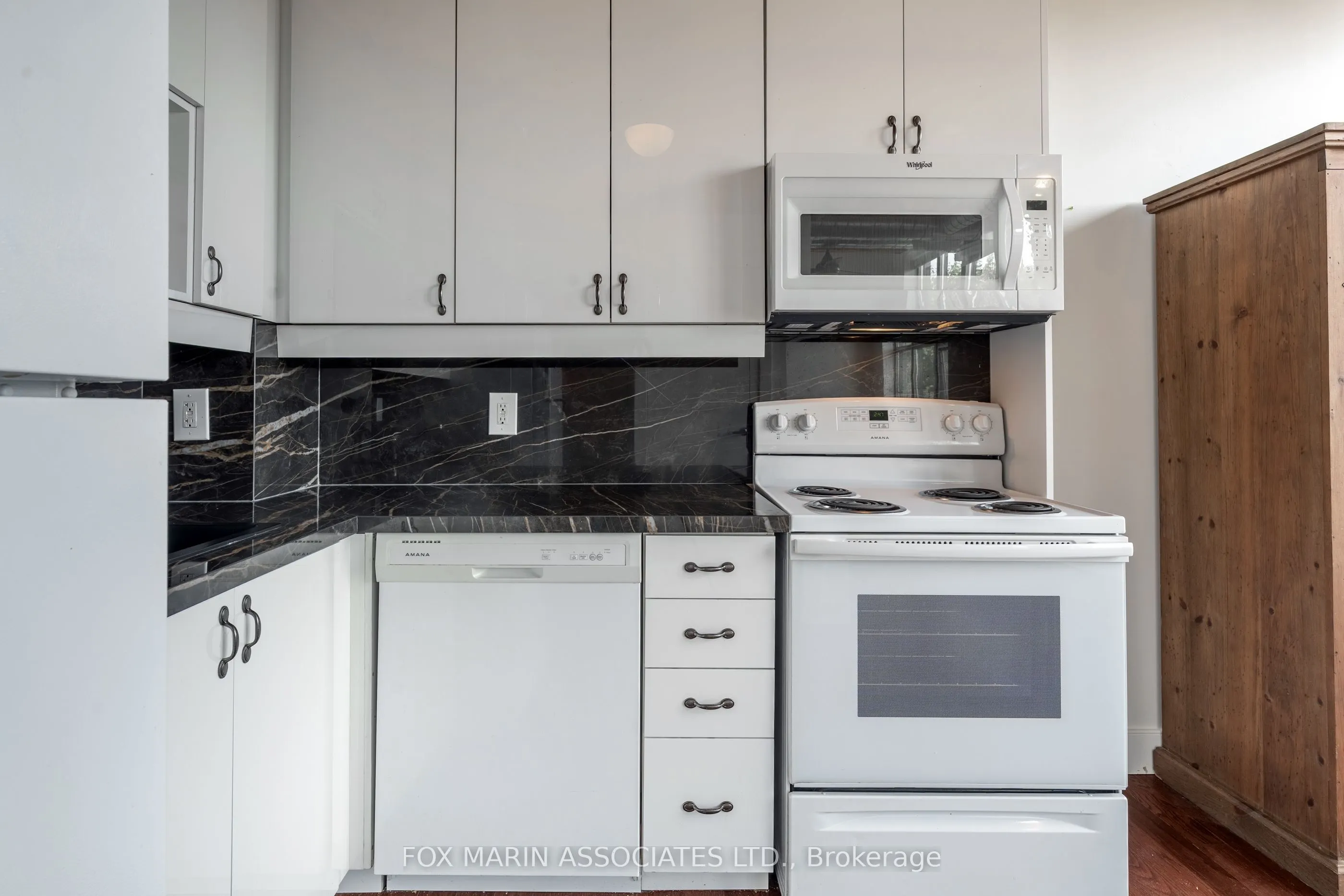2154 Dundas Street W, #401