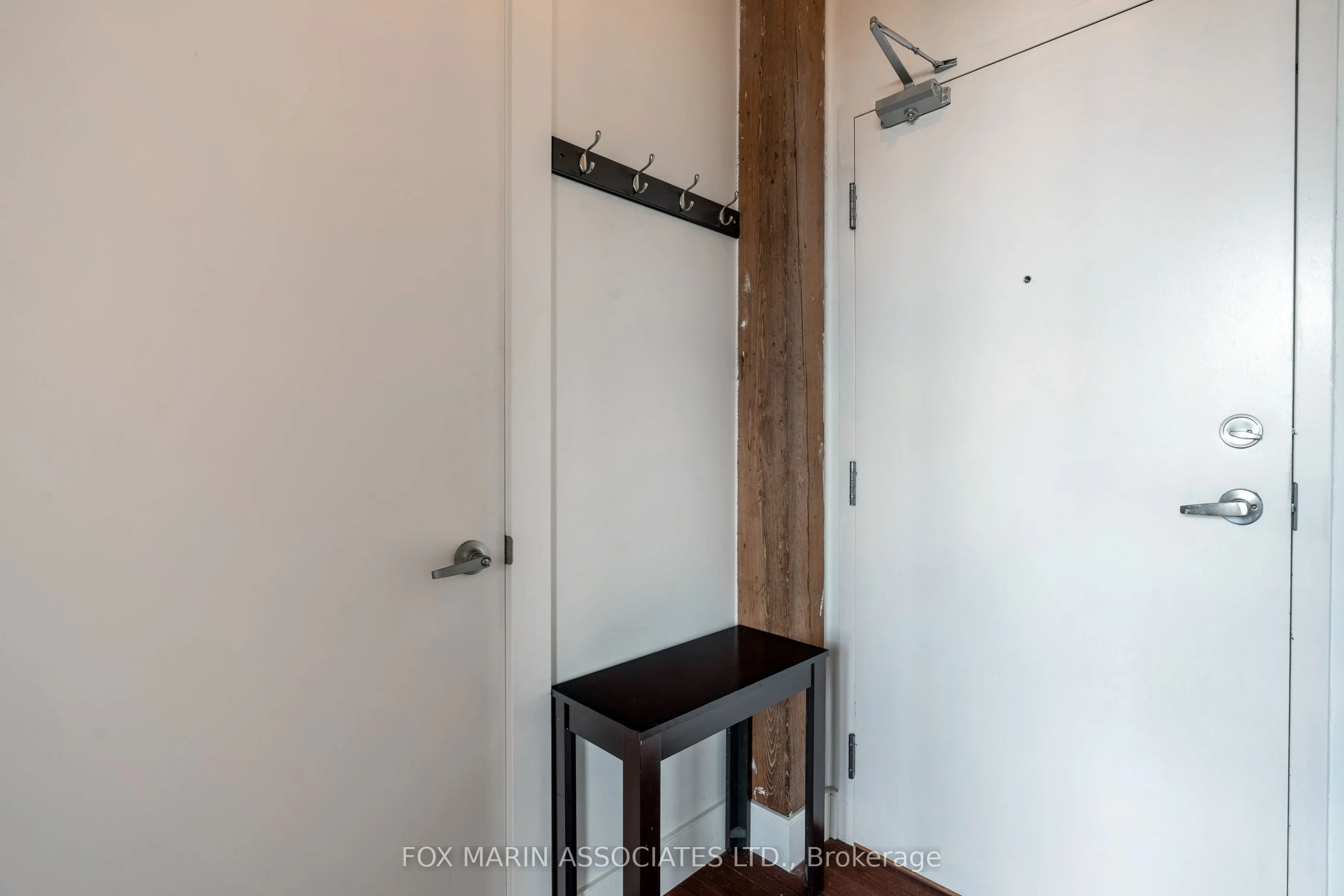 2154 Dundas Street W, #401
