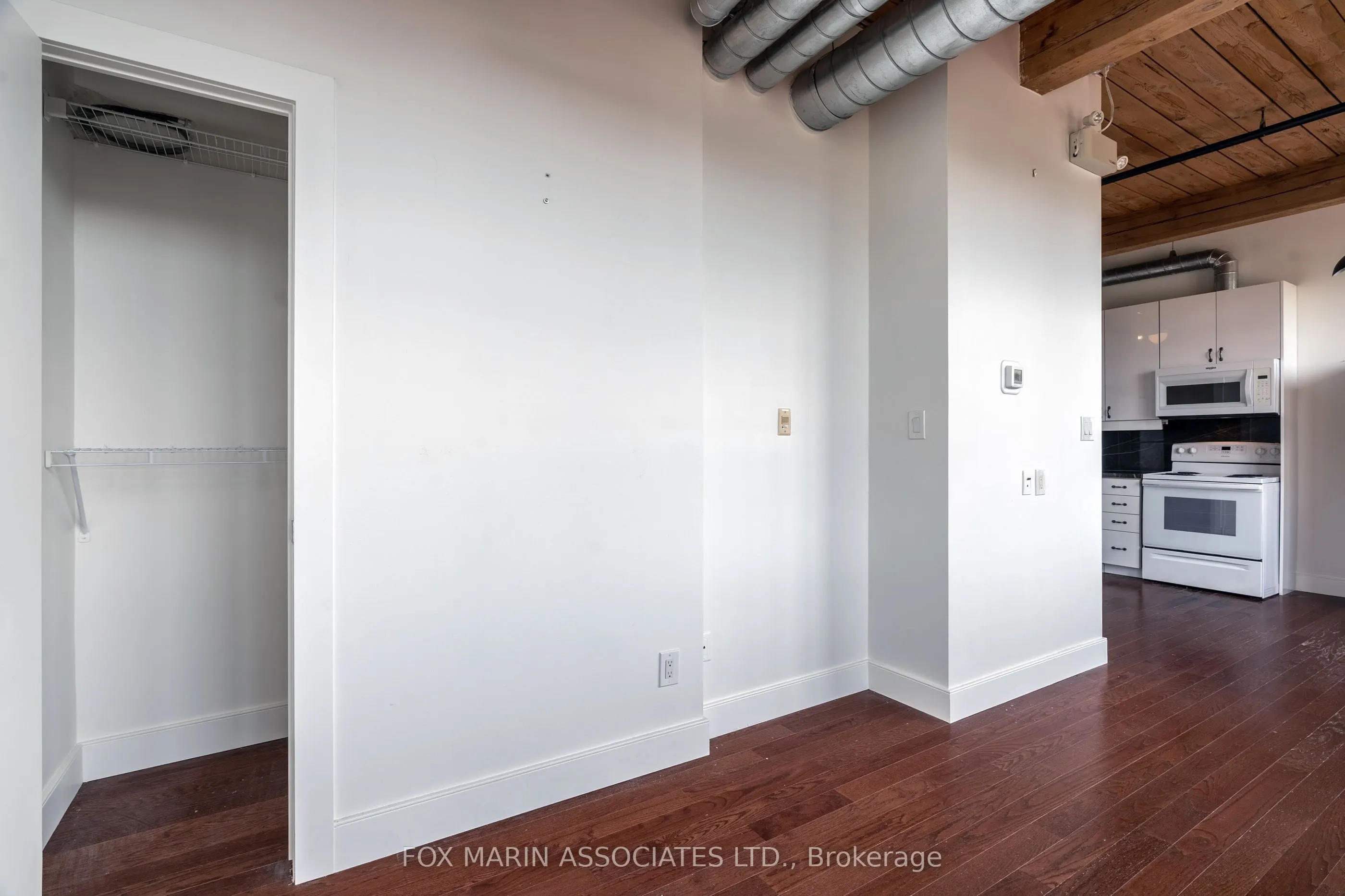 2154 Dundas Street W, #401