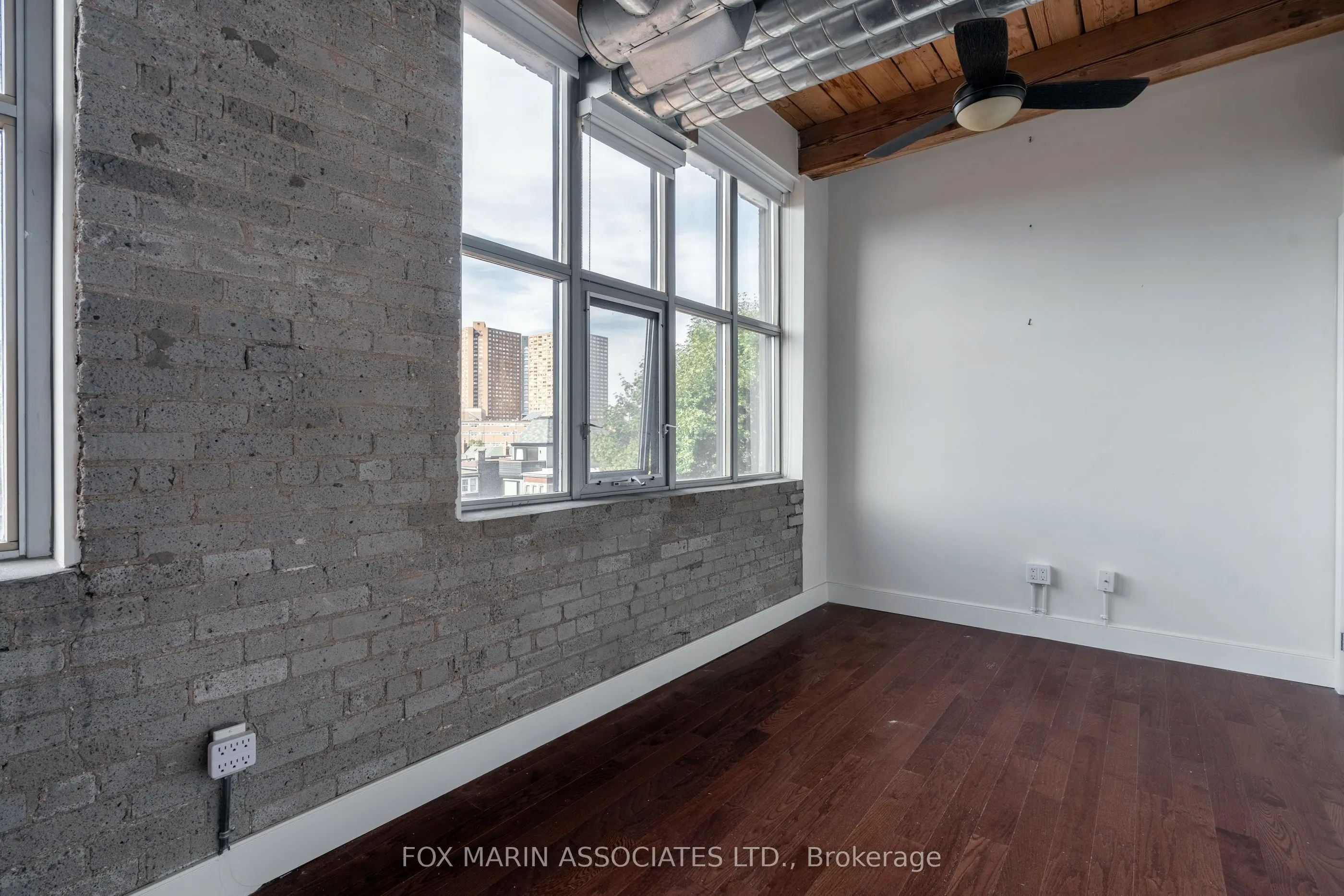 2154 Dundas Street W, #401