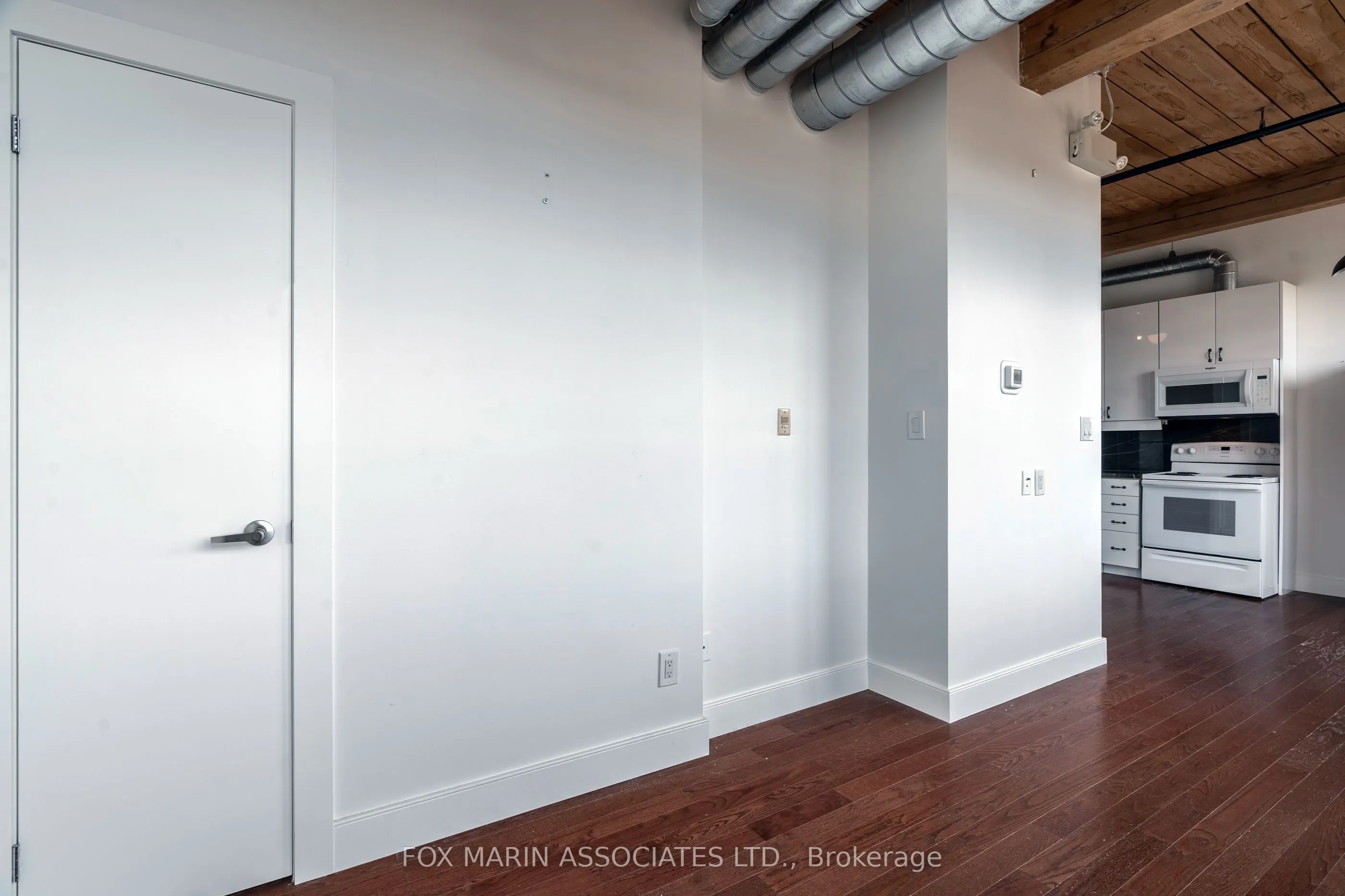 2154 Dundas Street W, #401