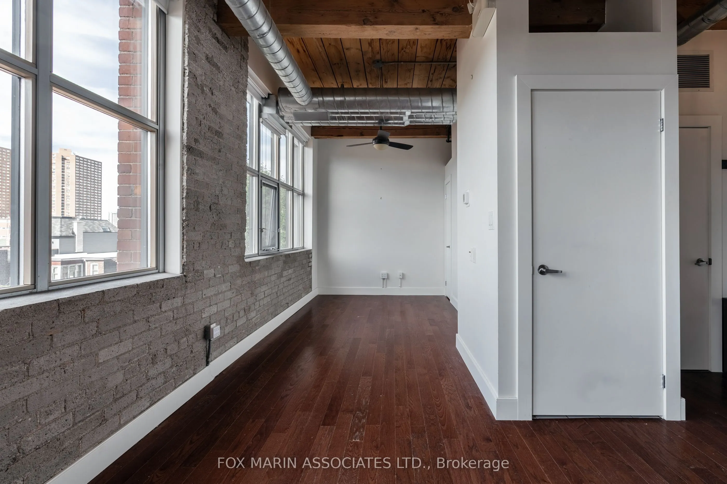 2154 Dundas Street W, #401