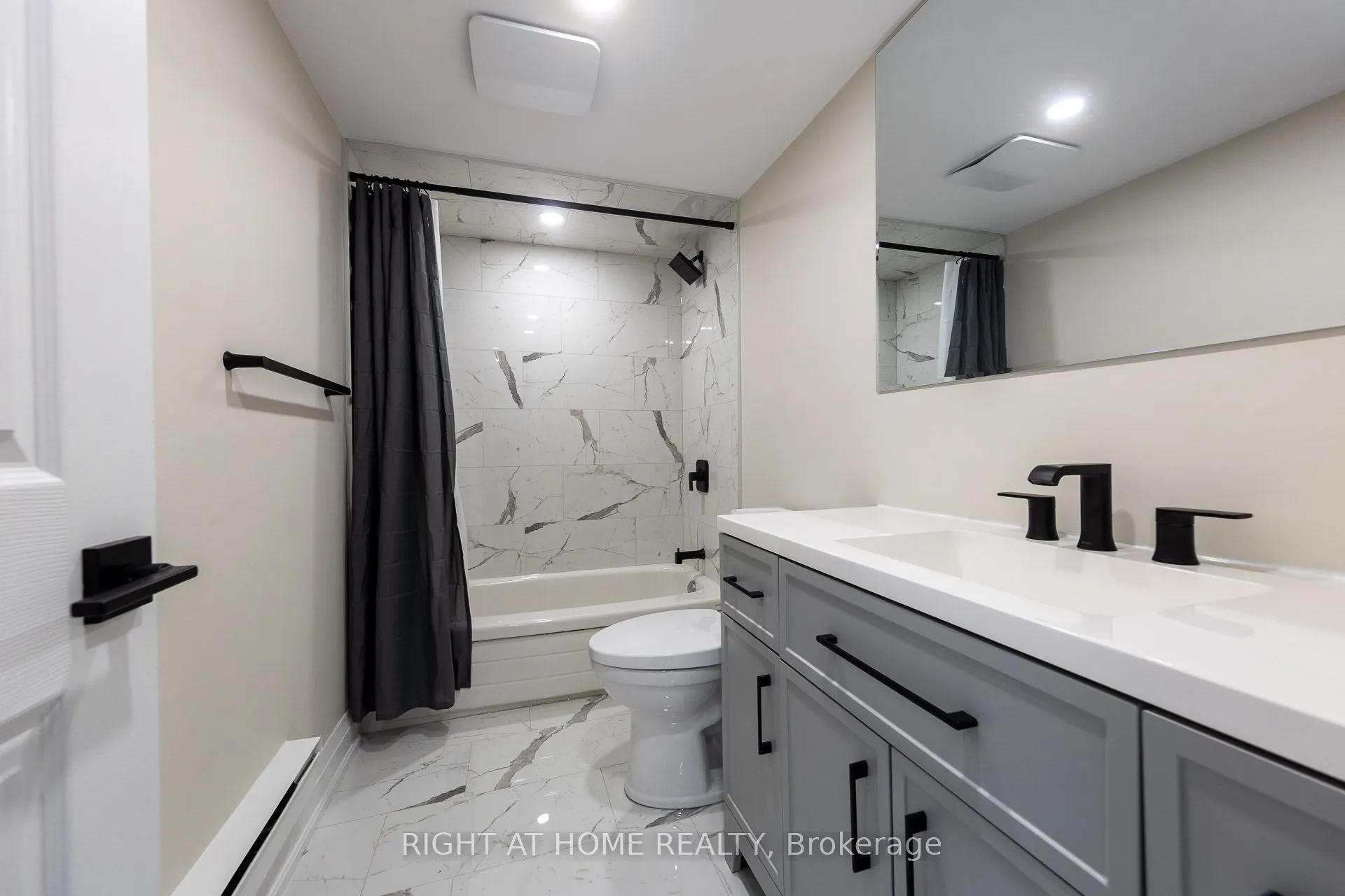 1450 Glen Abbey Gate, #722