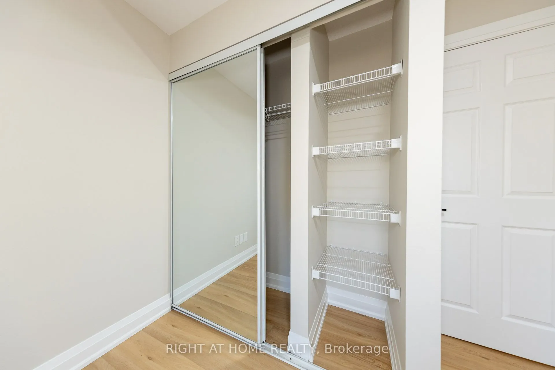 1450 Glen Abbey Gate, #722