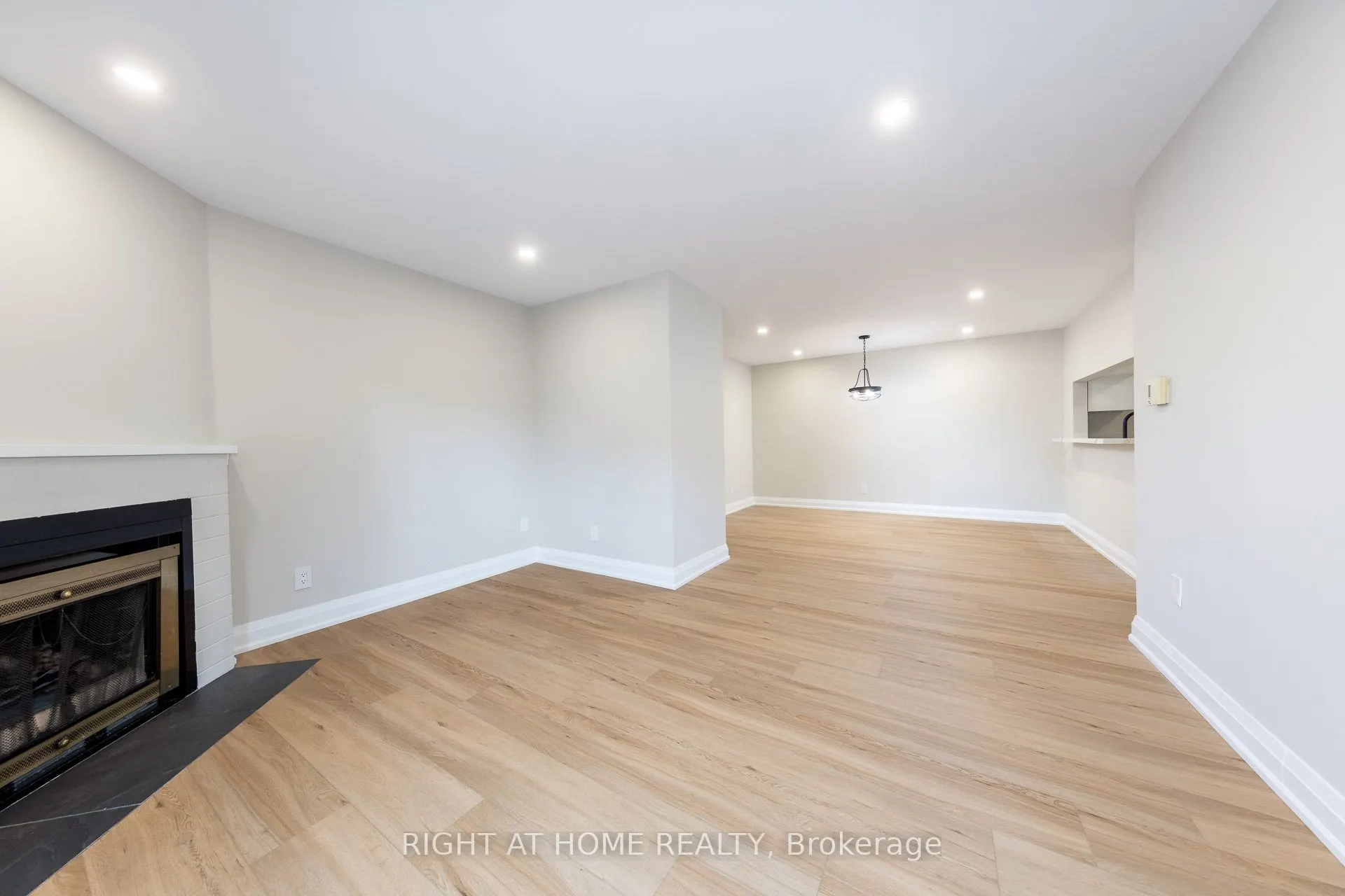 1450 Glen Abbey Gate, #722