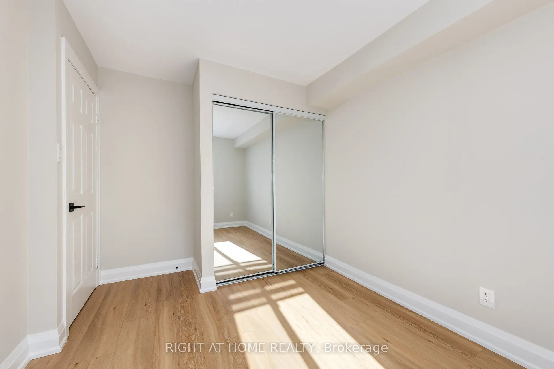 1450 Glen Abbey Gate, #722