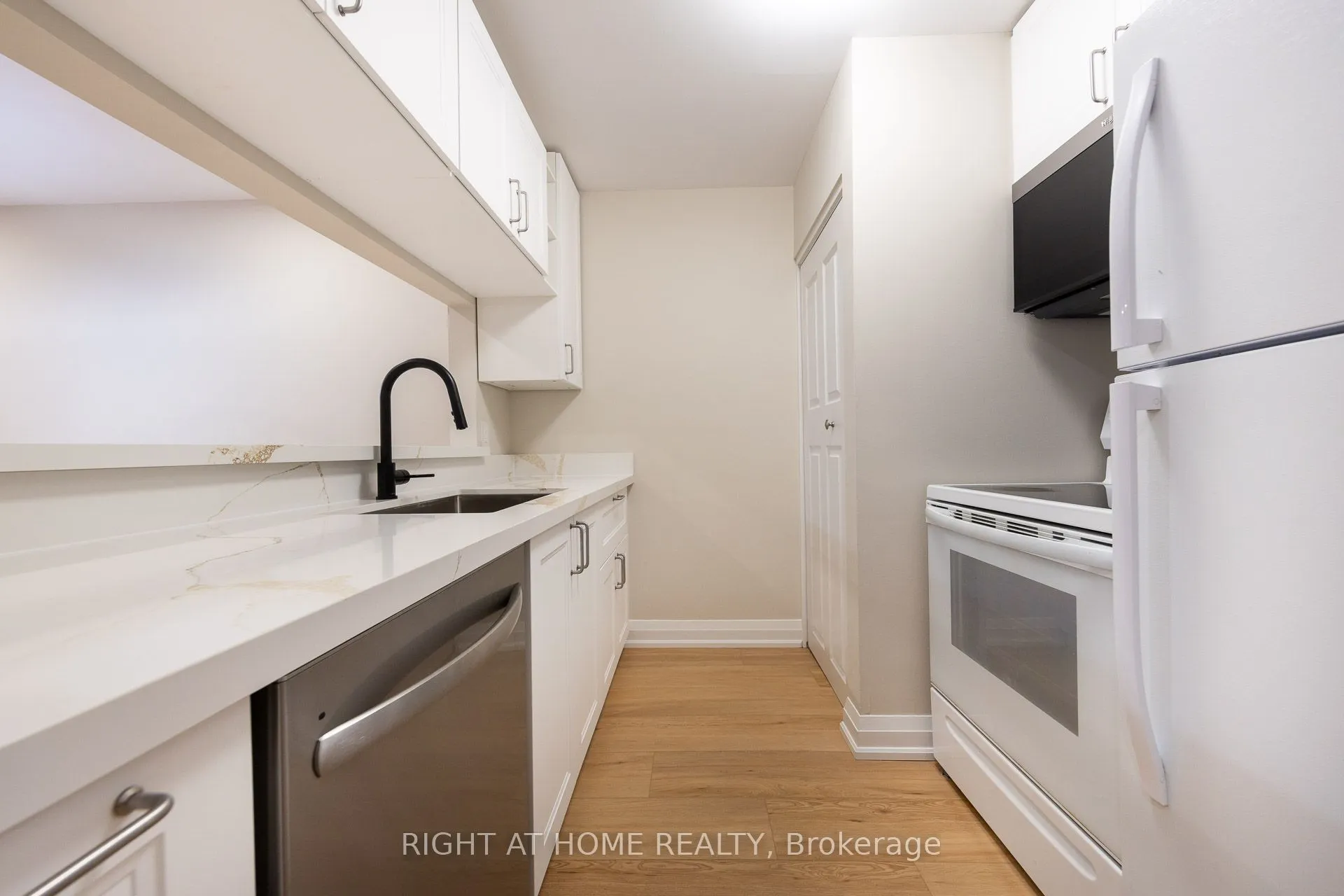 1450 Glen Abbey Gate, #722