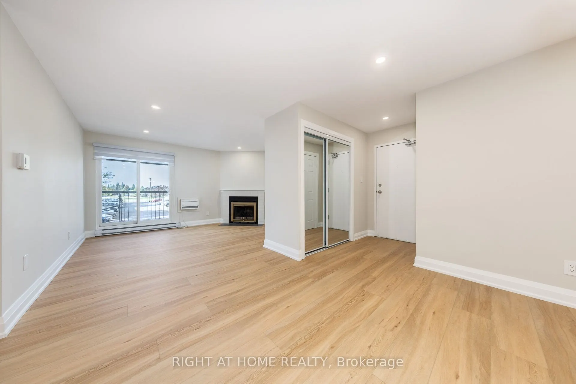 1450 Glen Abbey Gate, #722