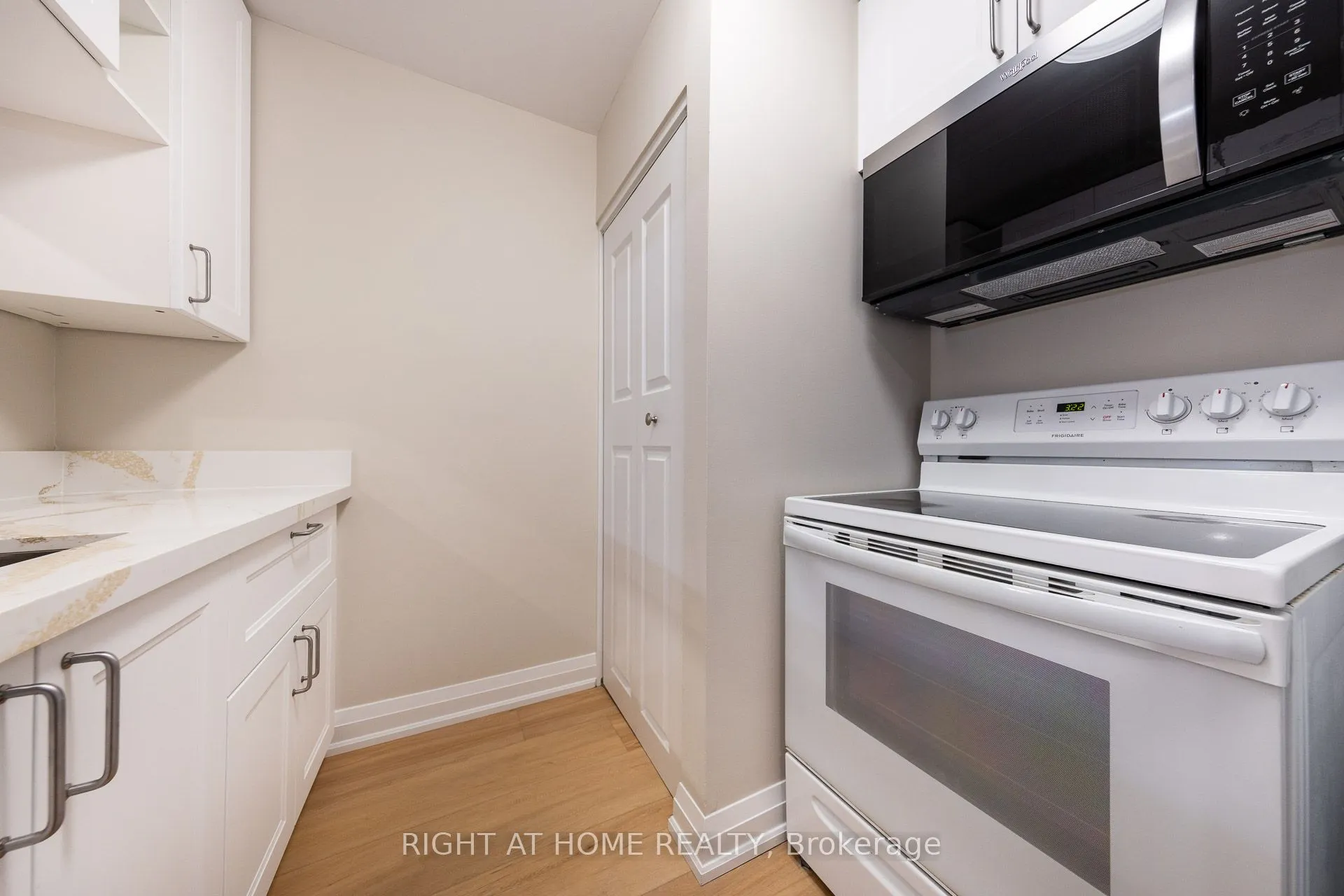 1450 Glen Abbey Gate, #722