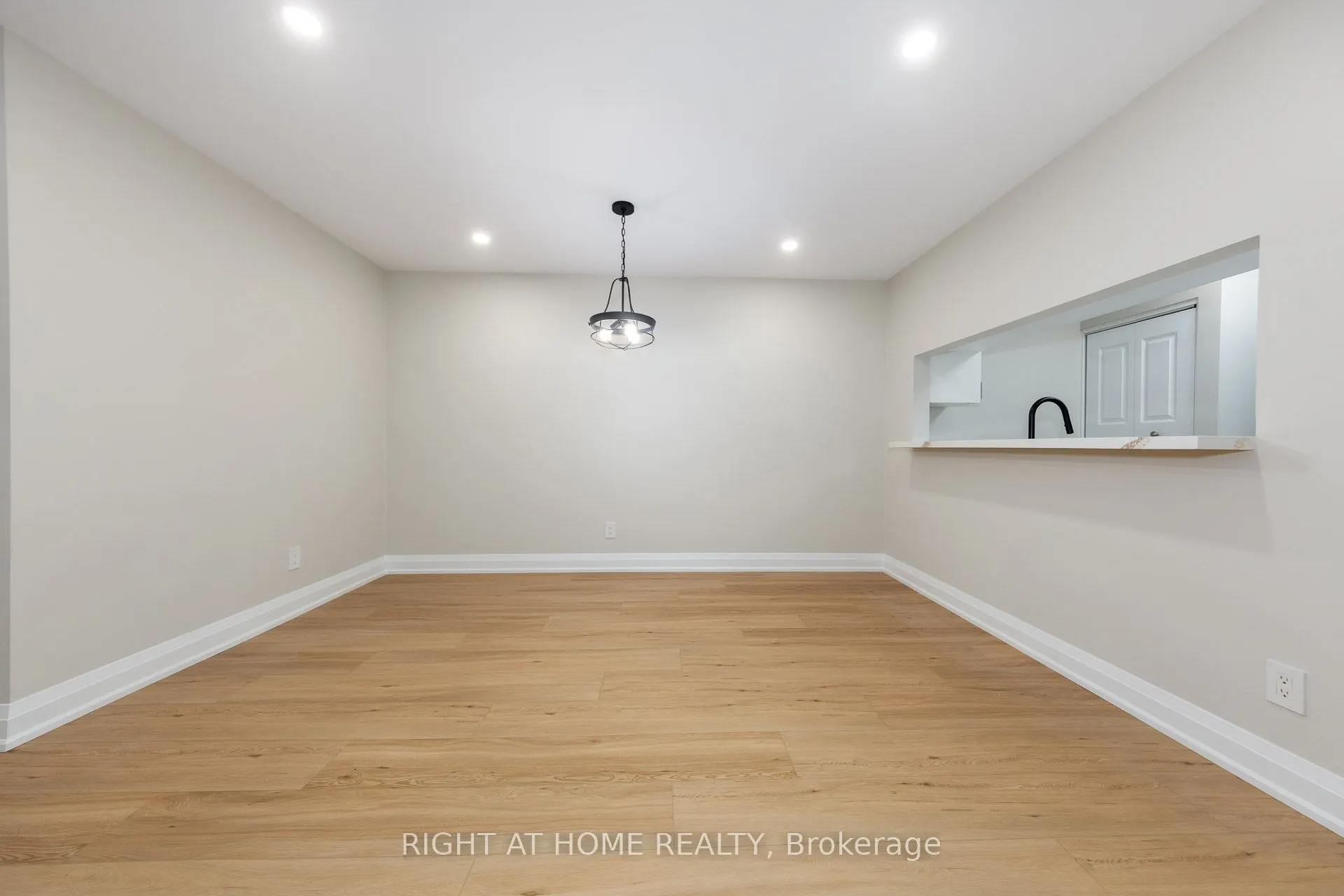 1450 Glen Abbey Gate, #722
