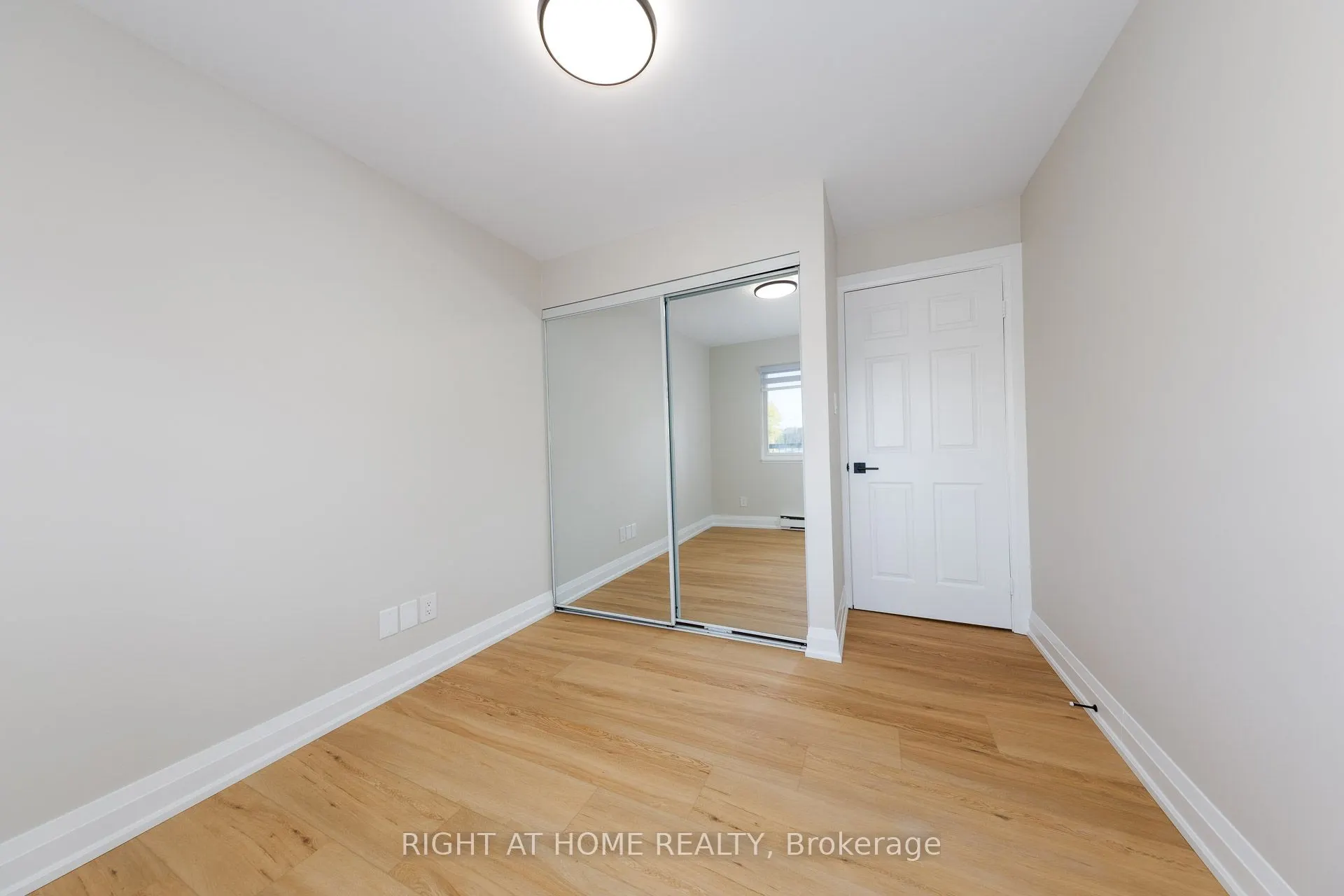 1450 Glen Abbey Gate, #722