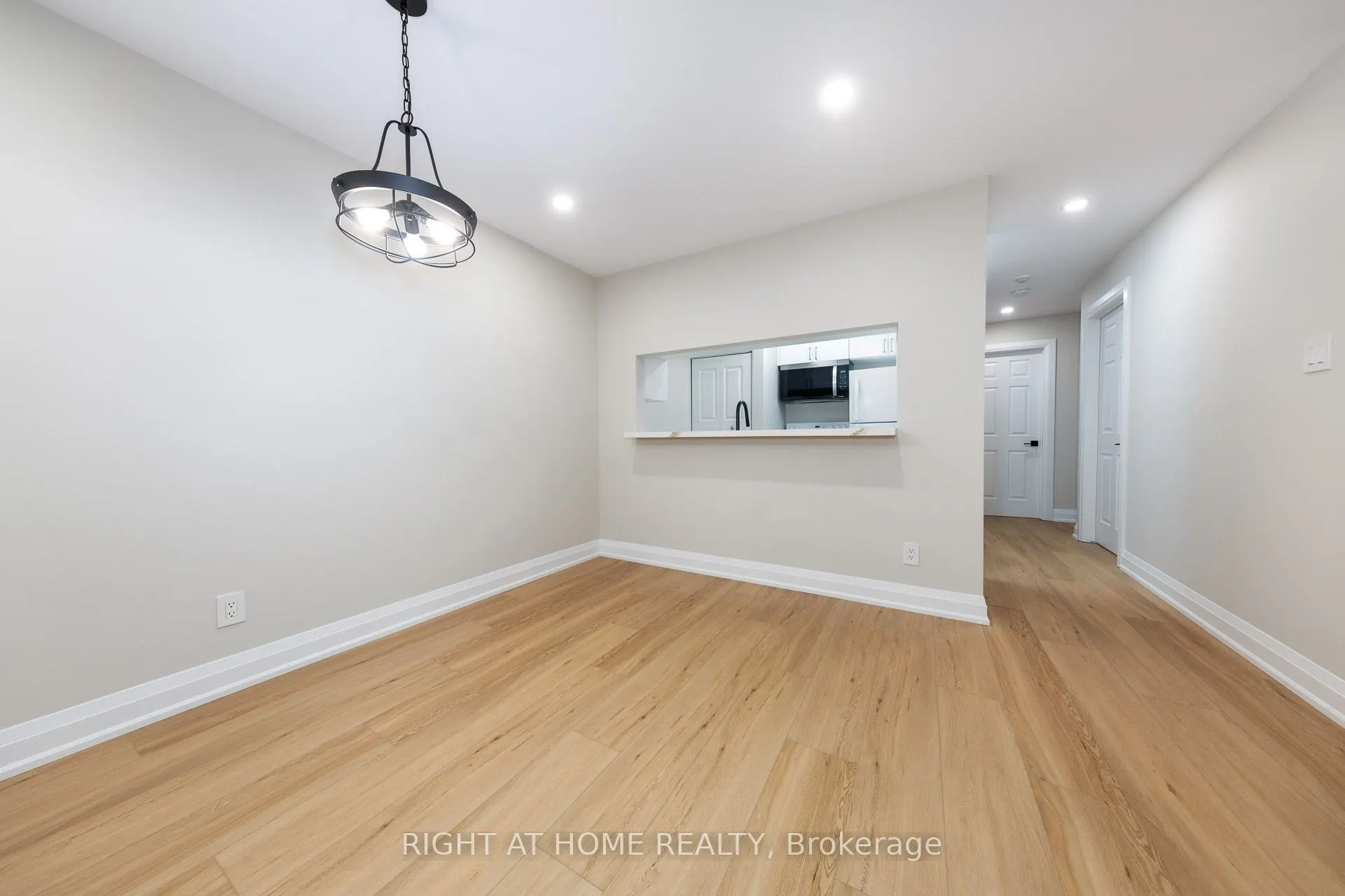 1450 Glen Abbey Gate, #722