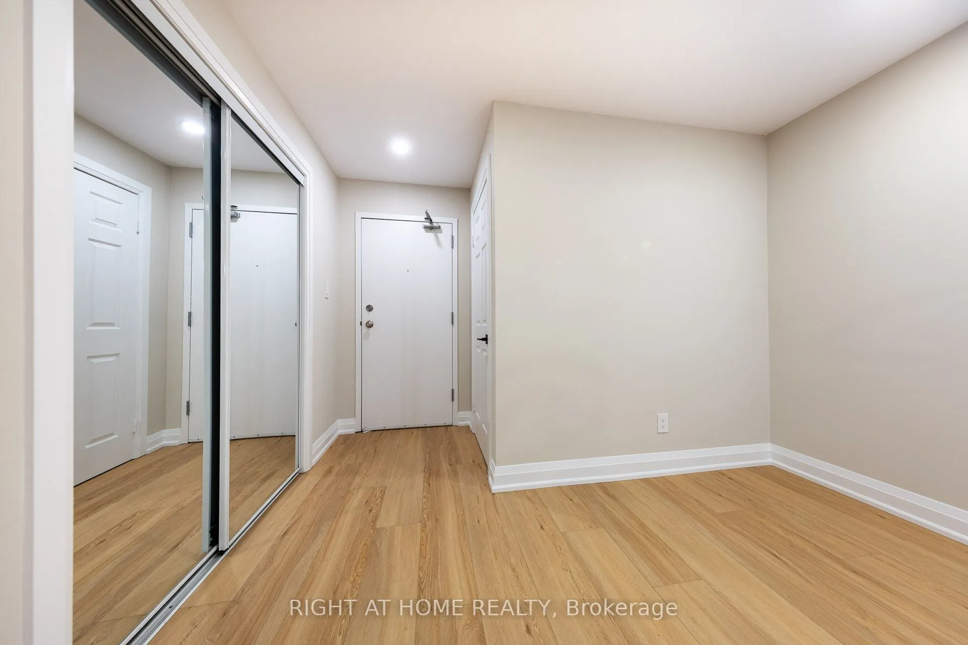 1450 Glen Abbey Gate, #722