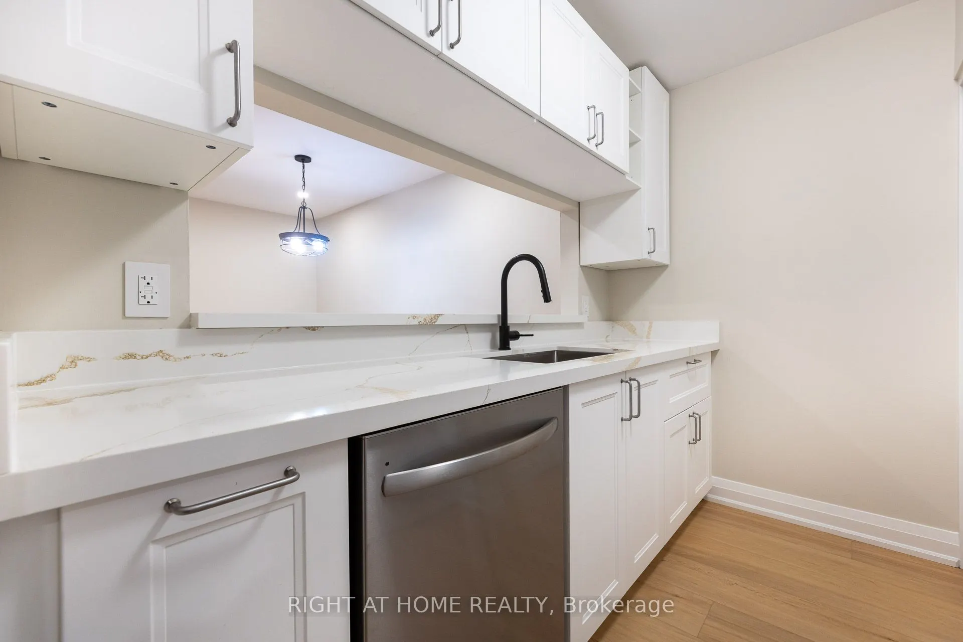 1450 Glen Abbey Gate, #722