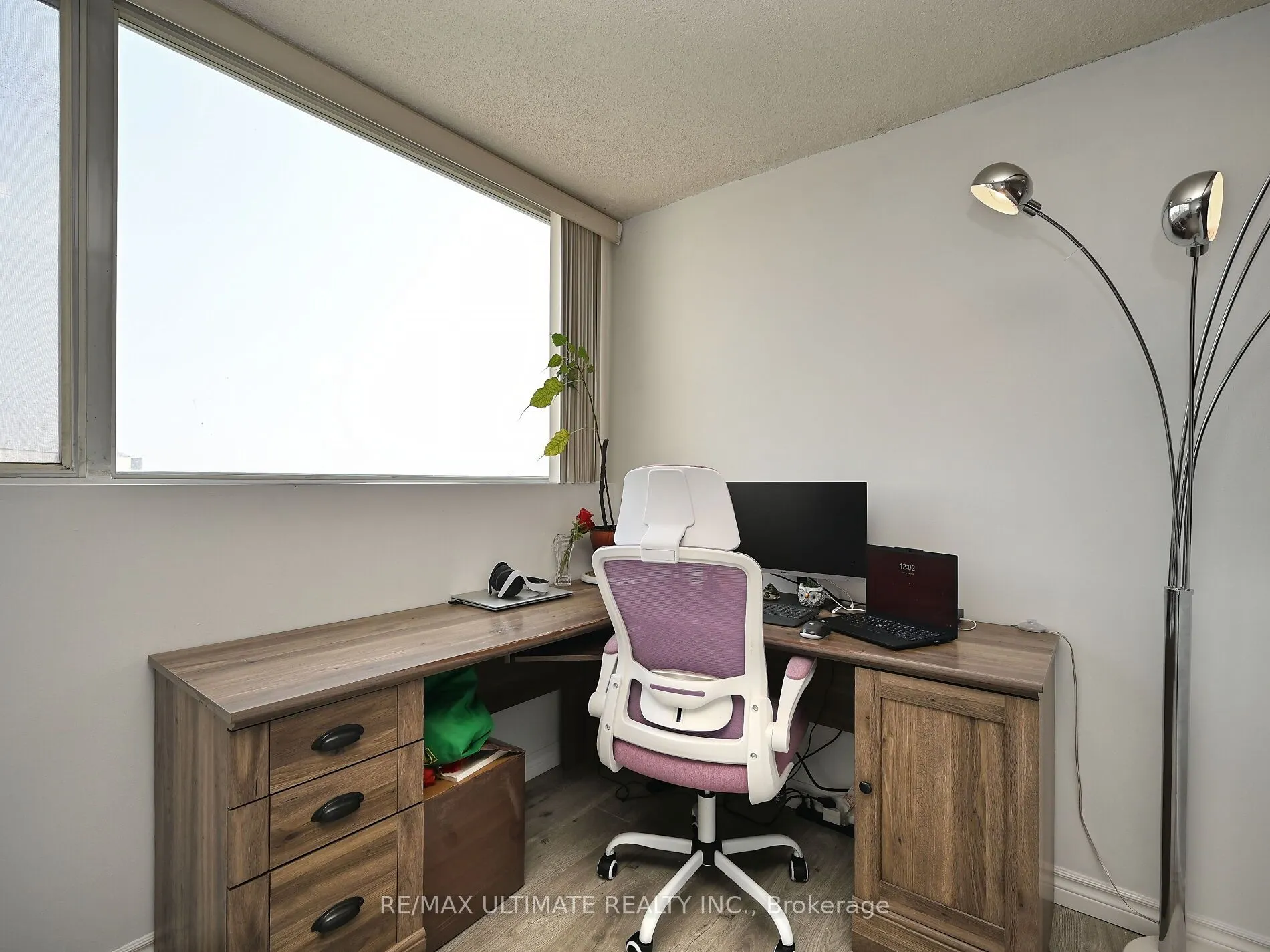 3700 Kaneff Crescent, #2101