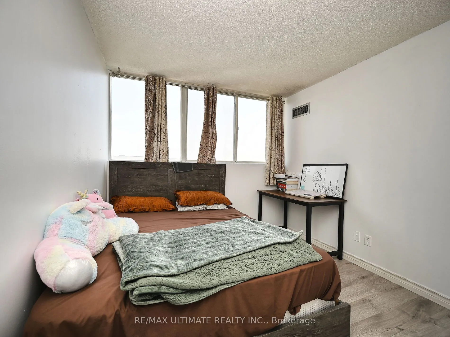 3700 Kaneff Crescent, #2101