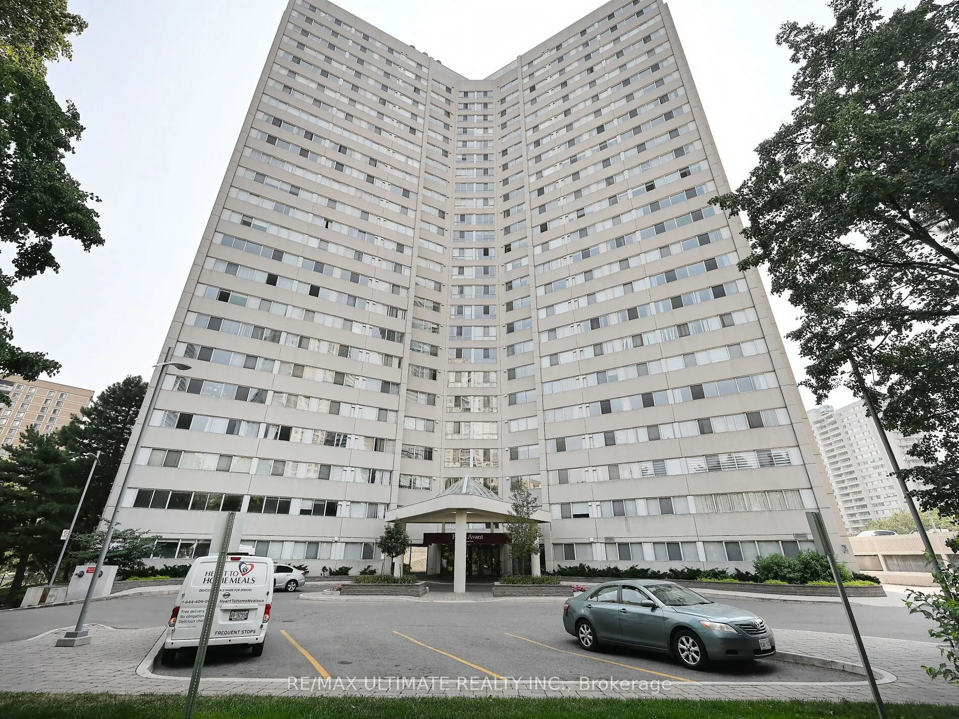 3700 Kaneff Crescent, #2101