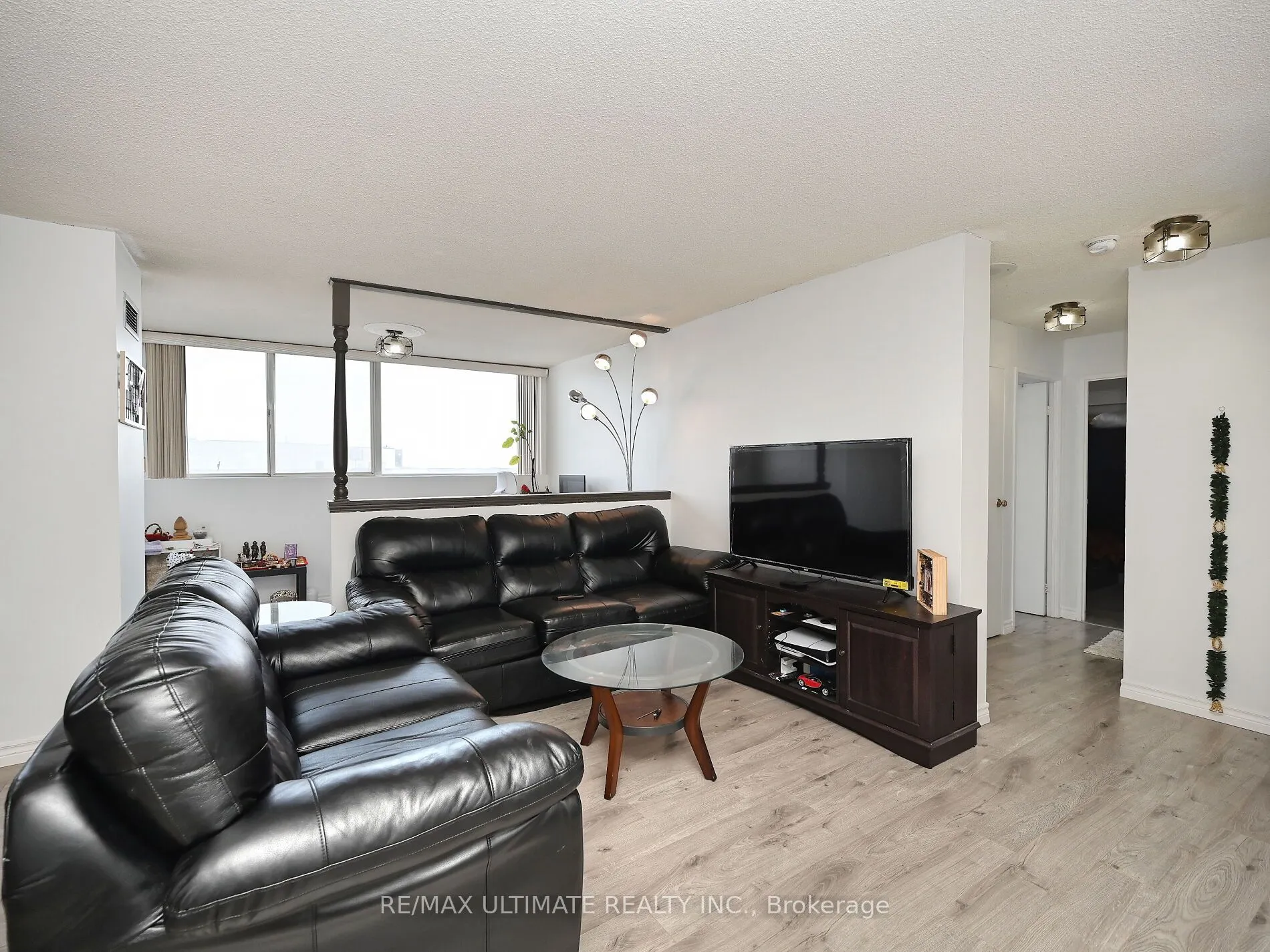 3700 Kaneff Crescent, #2101