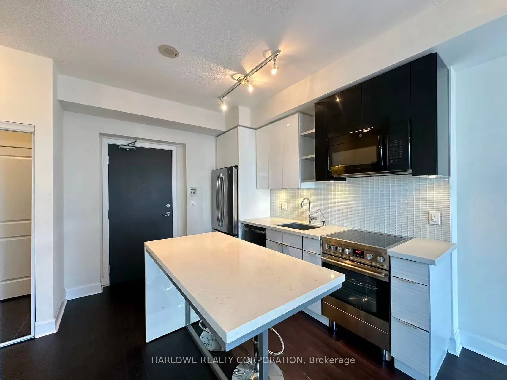 33 Shore Breeze Drive, #2006