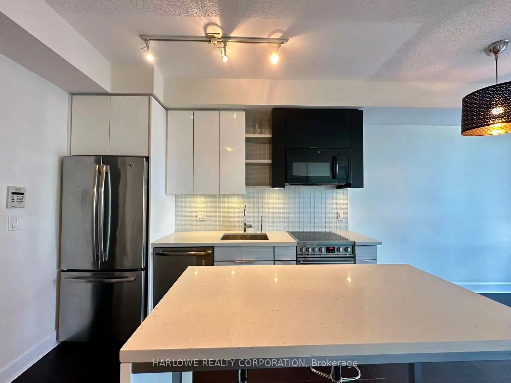 33 Shore Breeze Drive, #2006