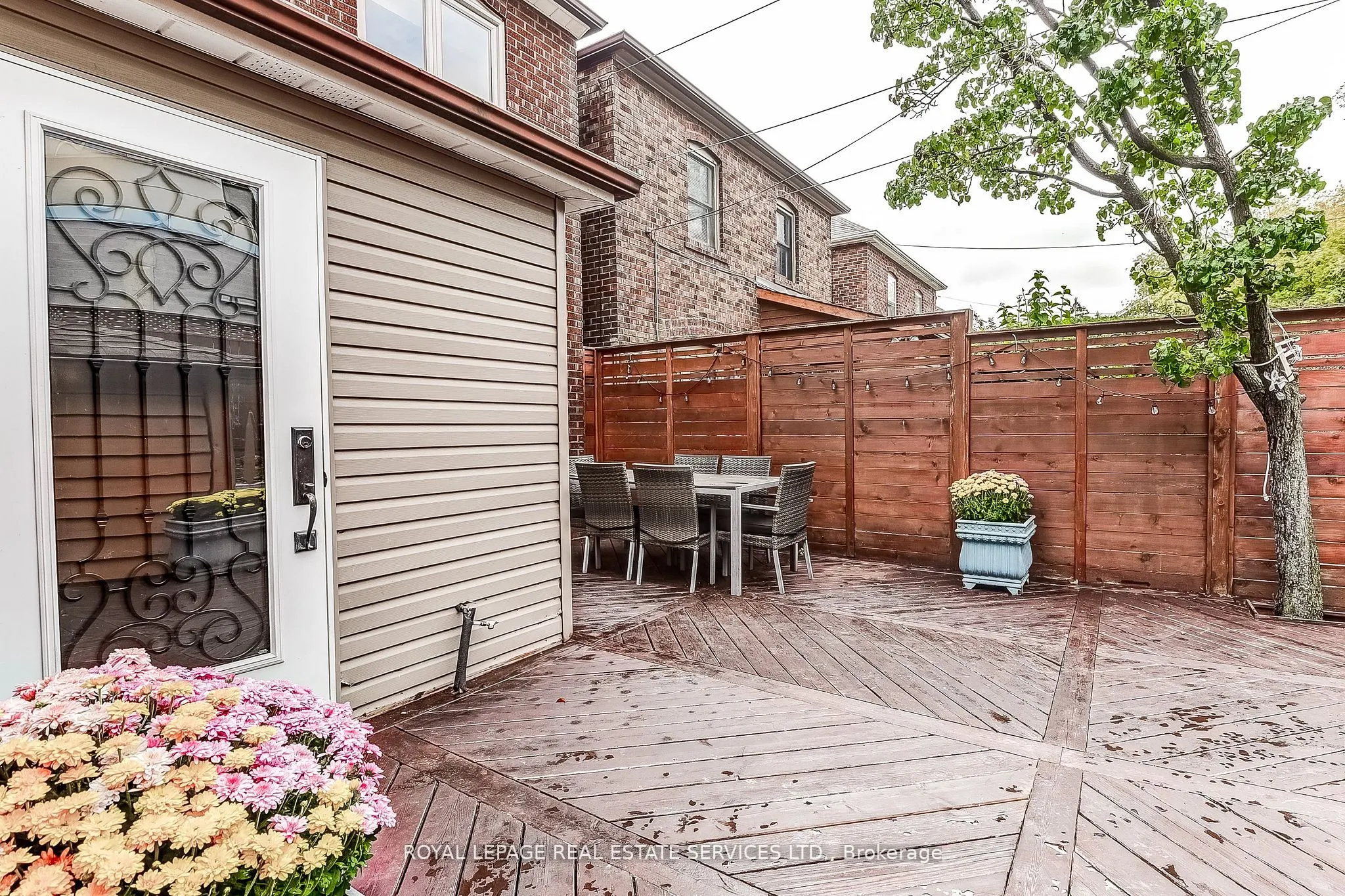 16 Larkin Avenue