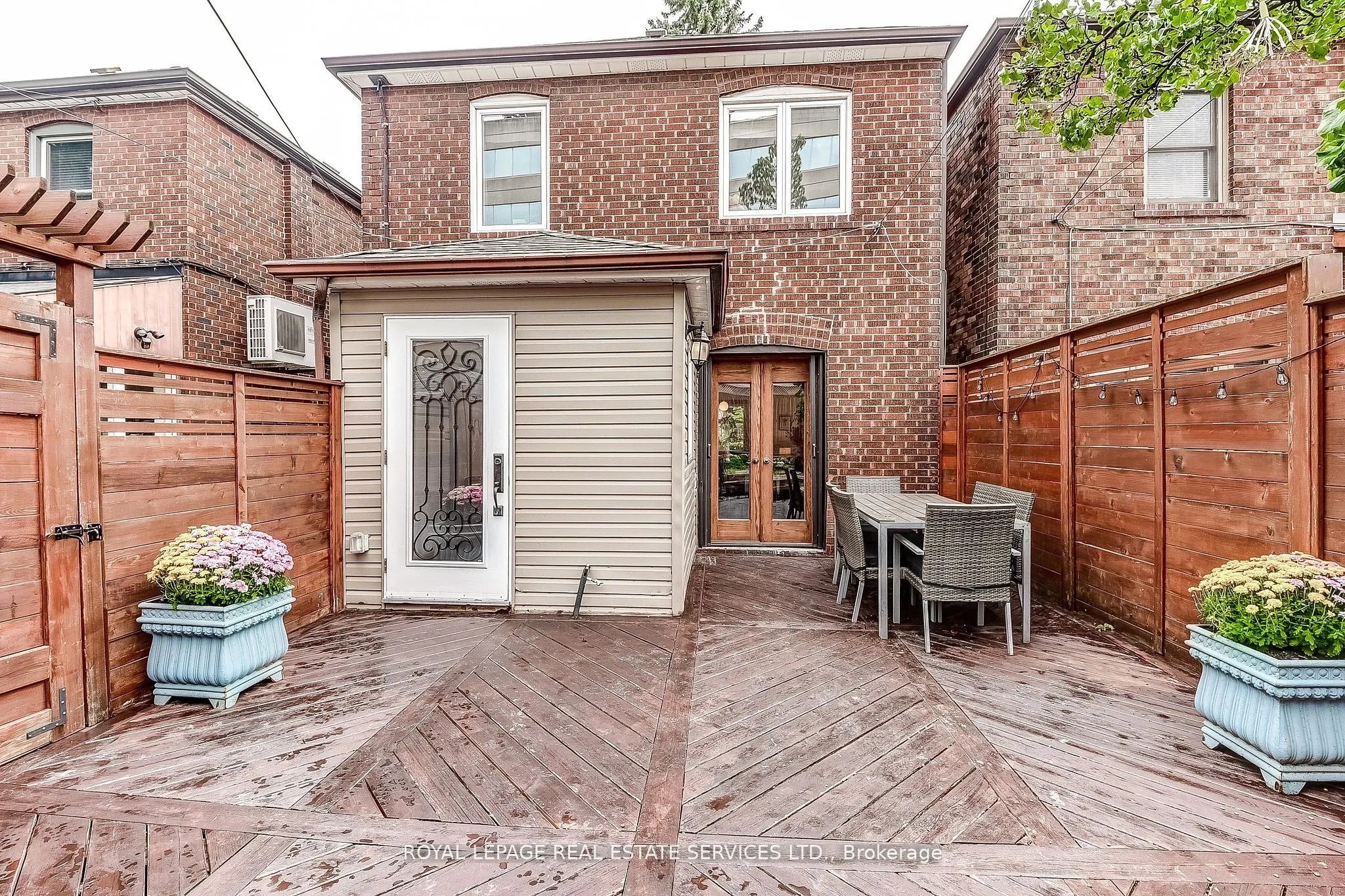 16 Larkin Avenue