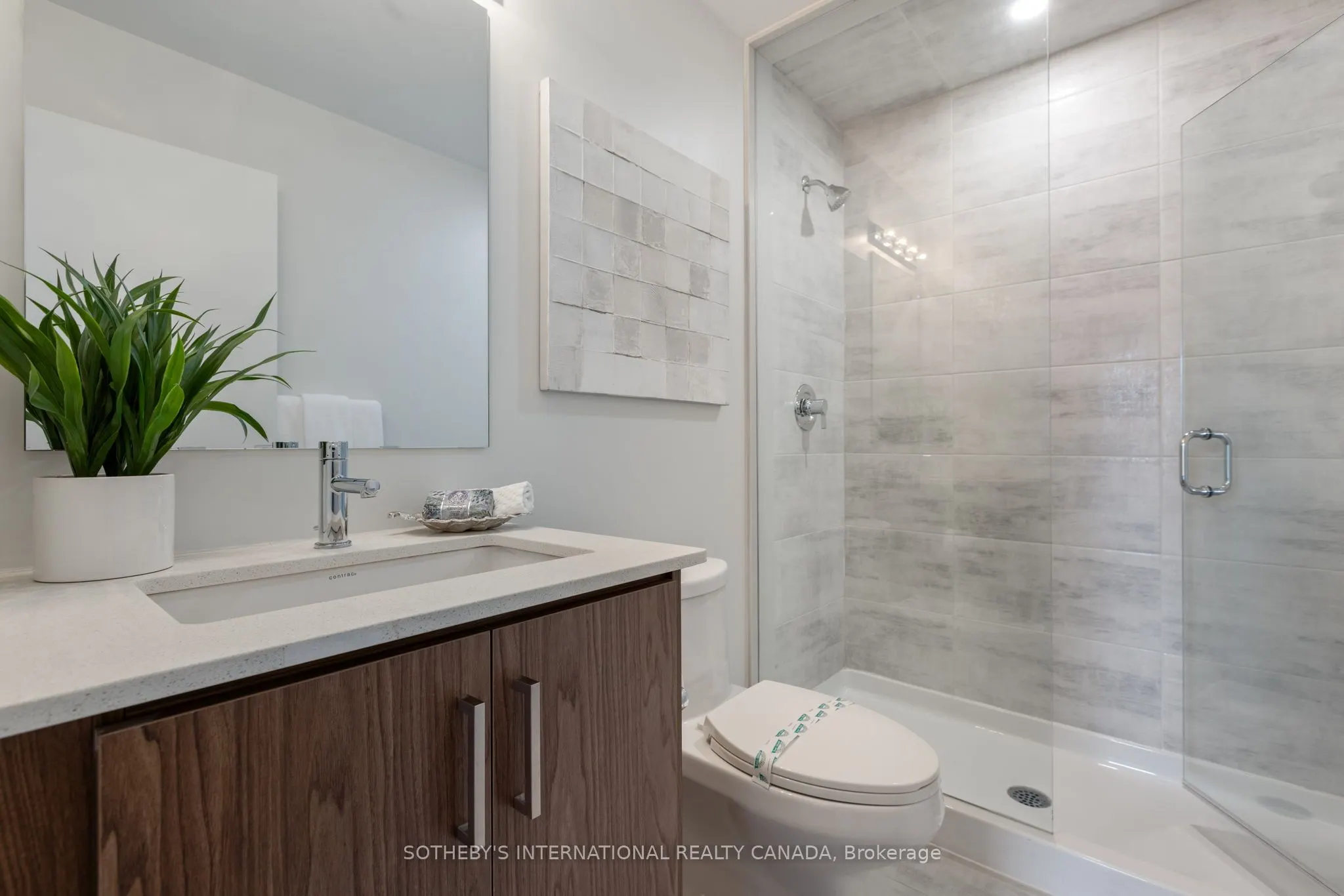 3562 Colonial Drive, #16