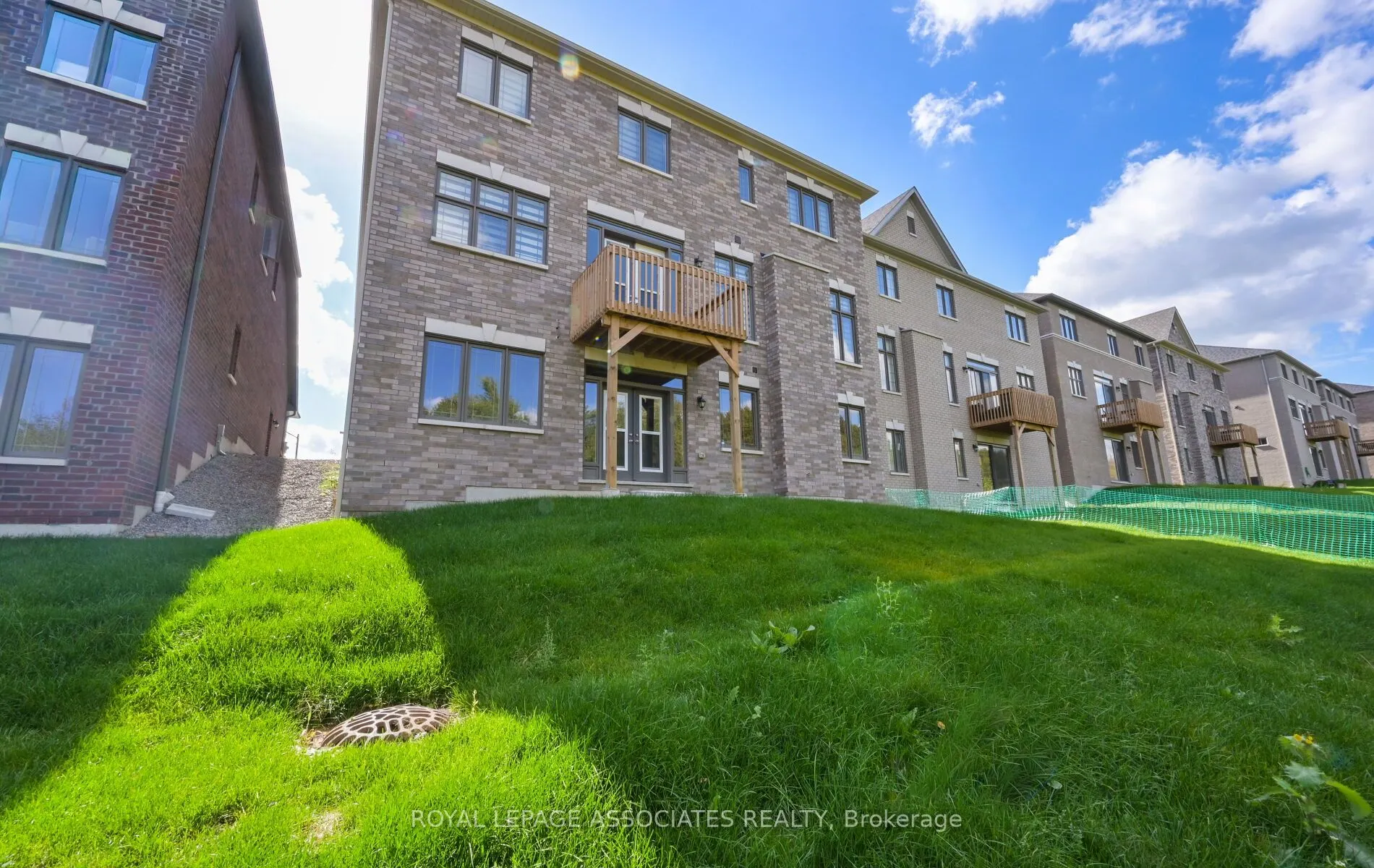55 Raspberry Ridge Avenue