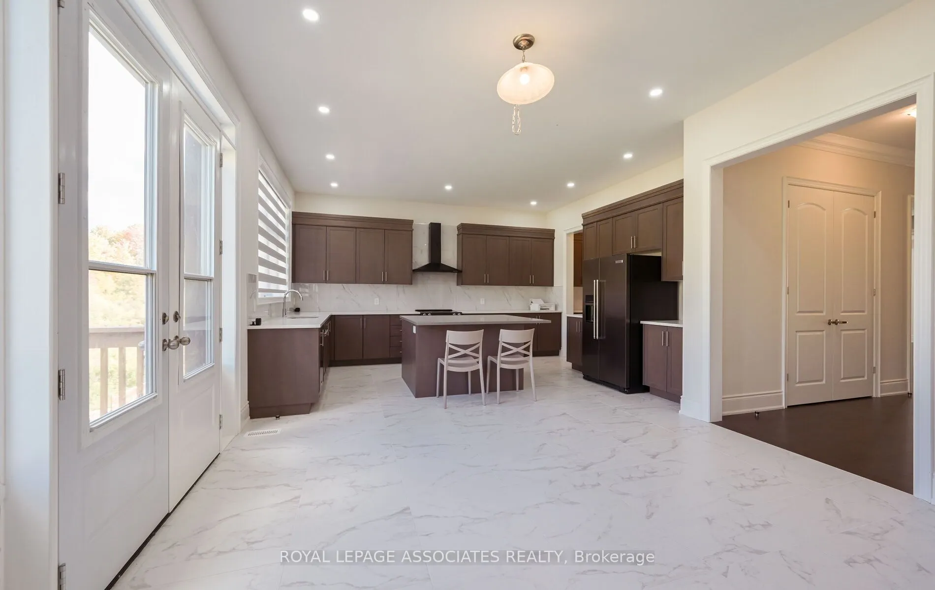 55 Raspberry Ridge Avenue
