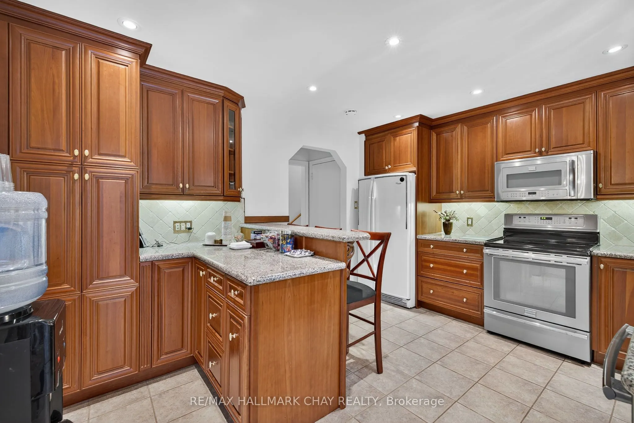33 Mill Street S