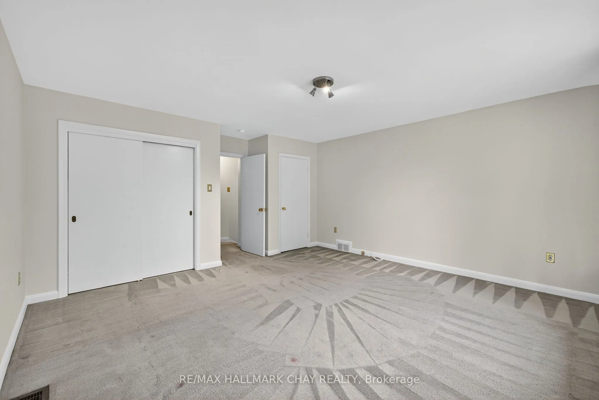 33 Mill Street S