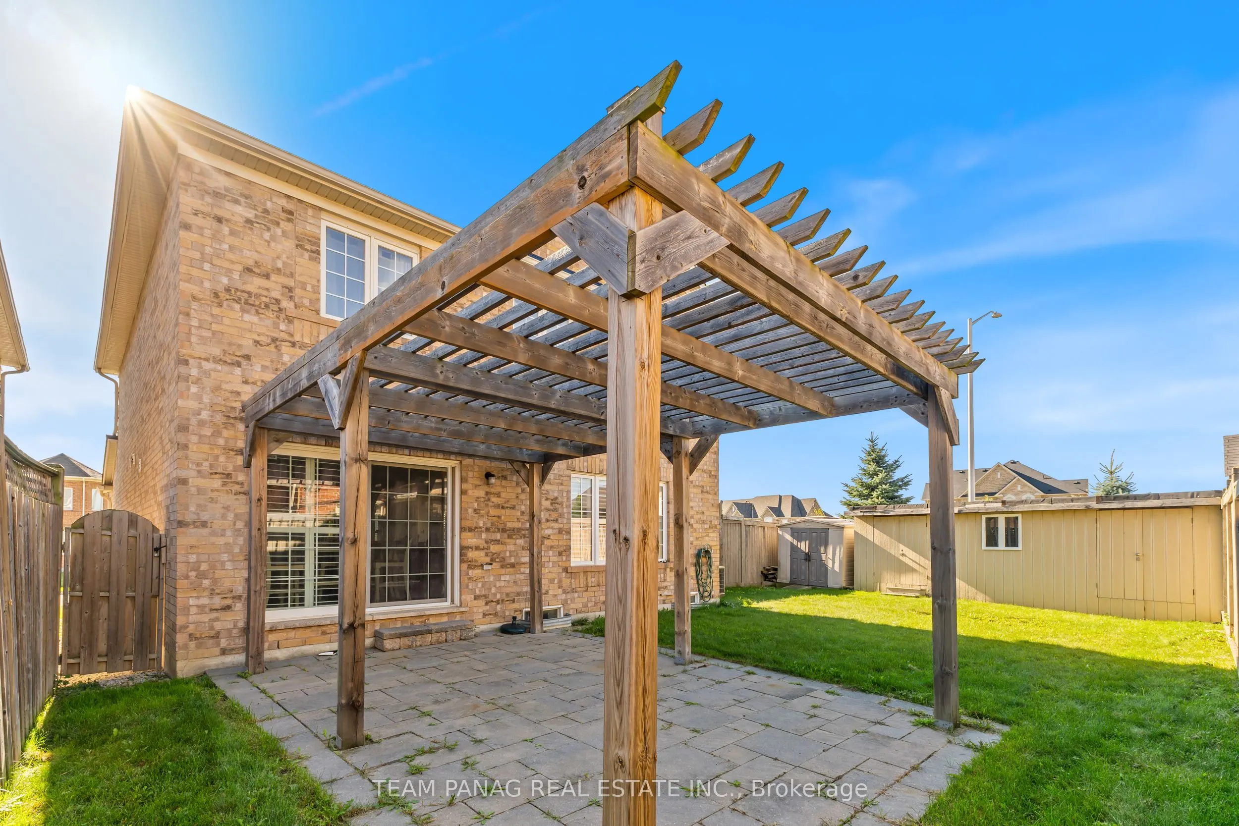22 Coachlight Crescent