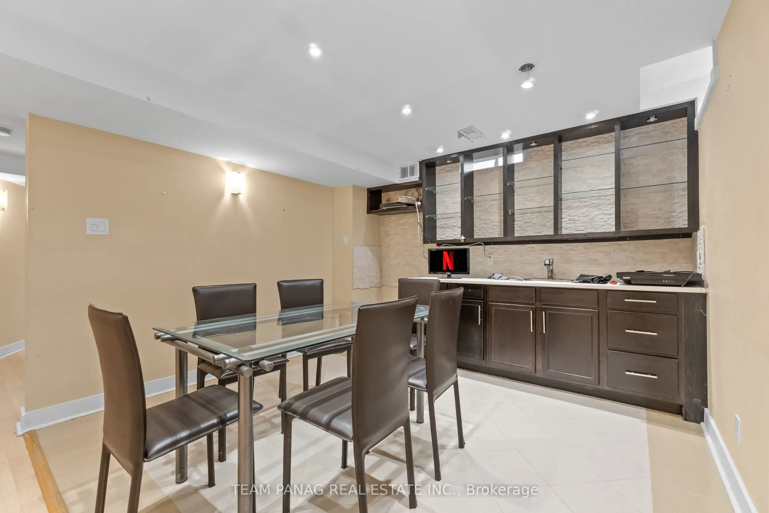 22 Coachlight Crescent