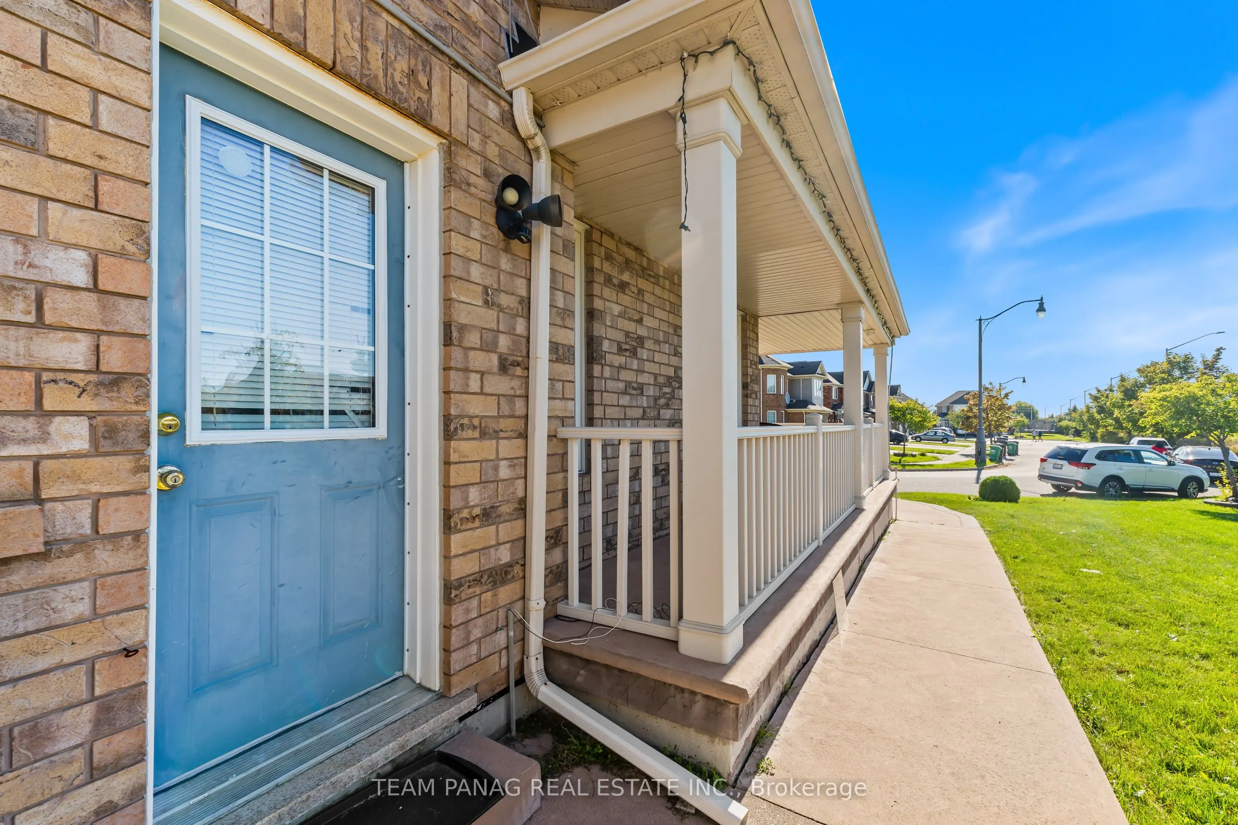 22 Coachlight Crescent