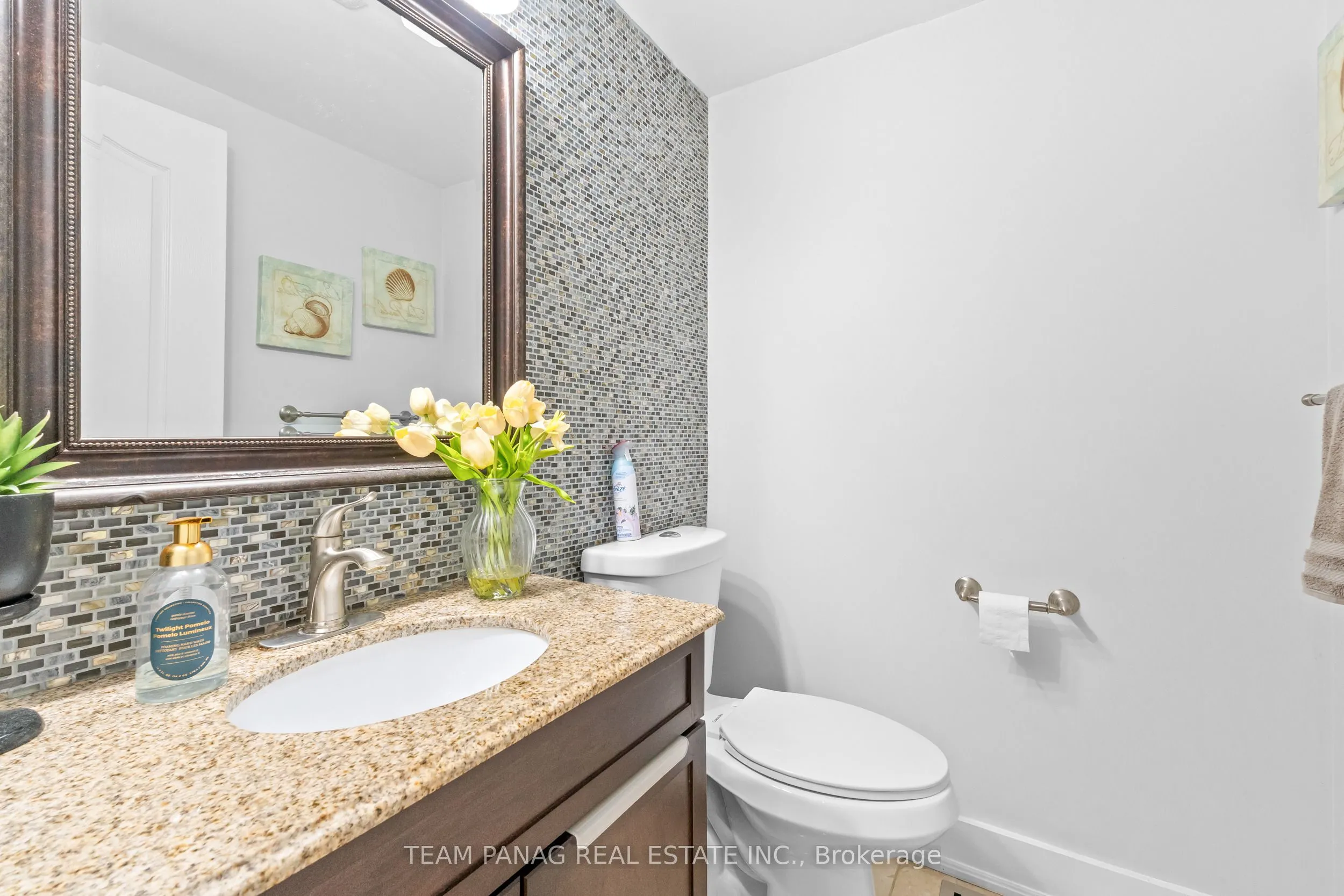 22 Coachlight Crescent