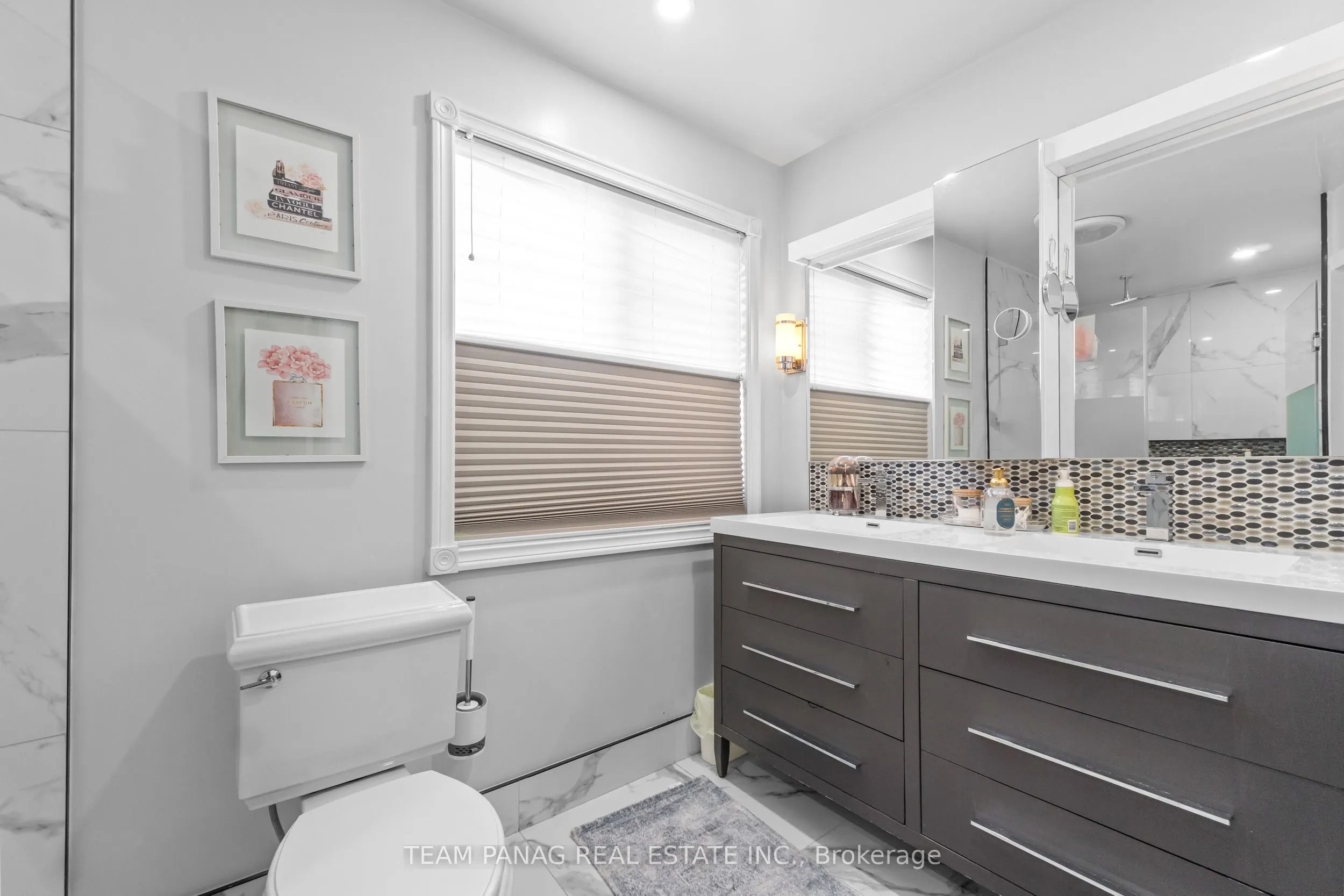 22 Coachlight Crescent