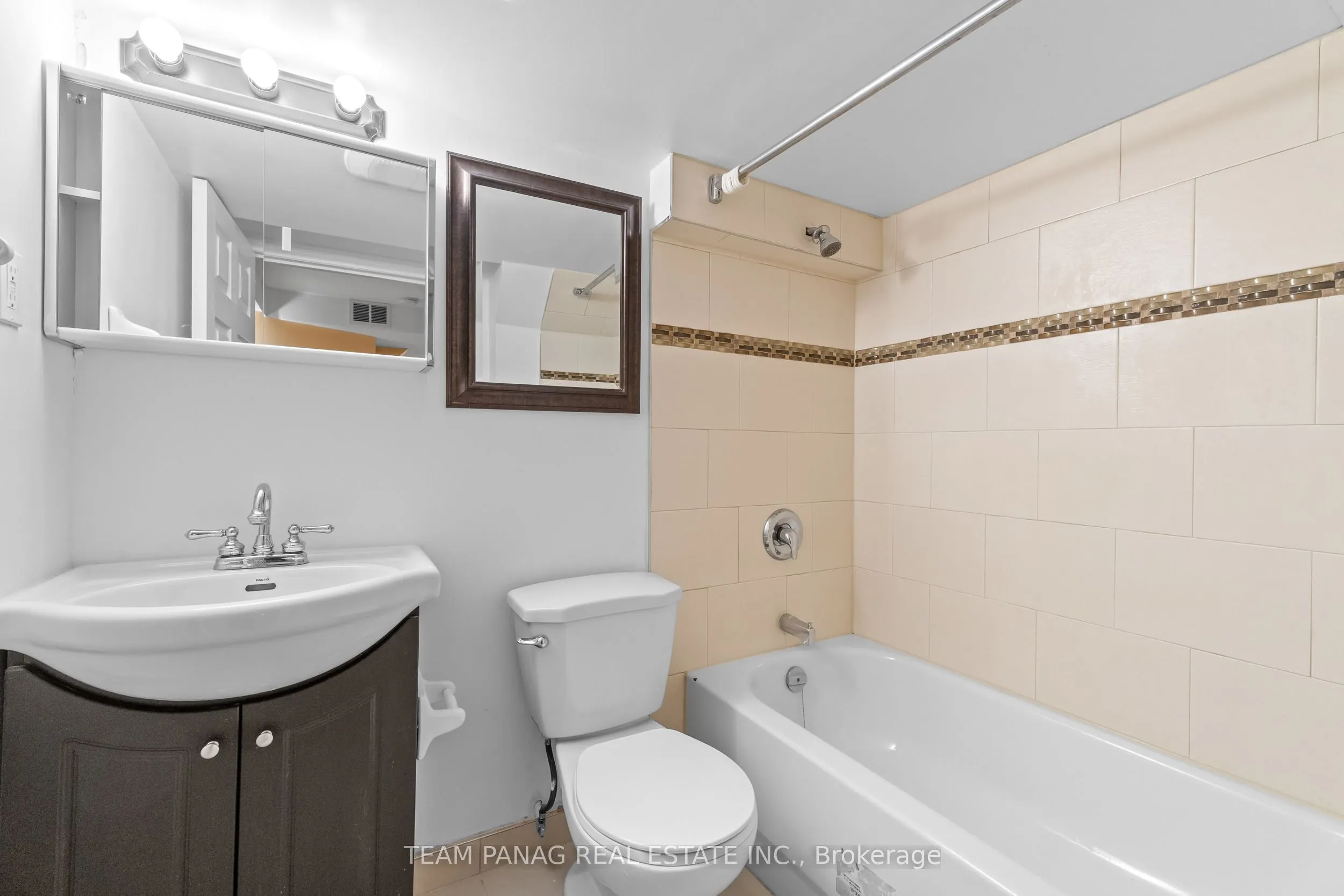 22 Coachlight Crescent