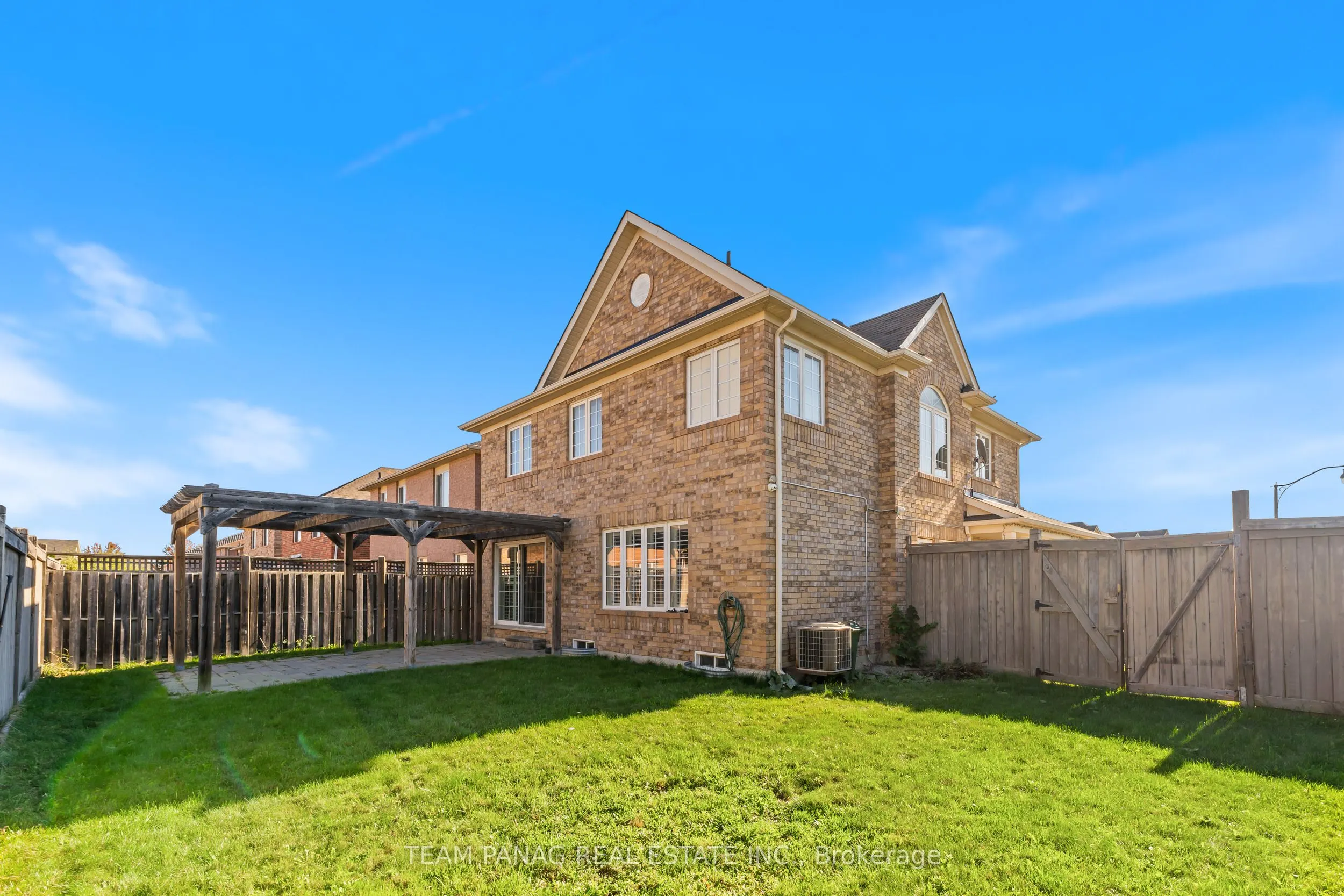 22 Coachlight Crescent