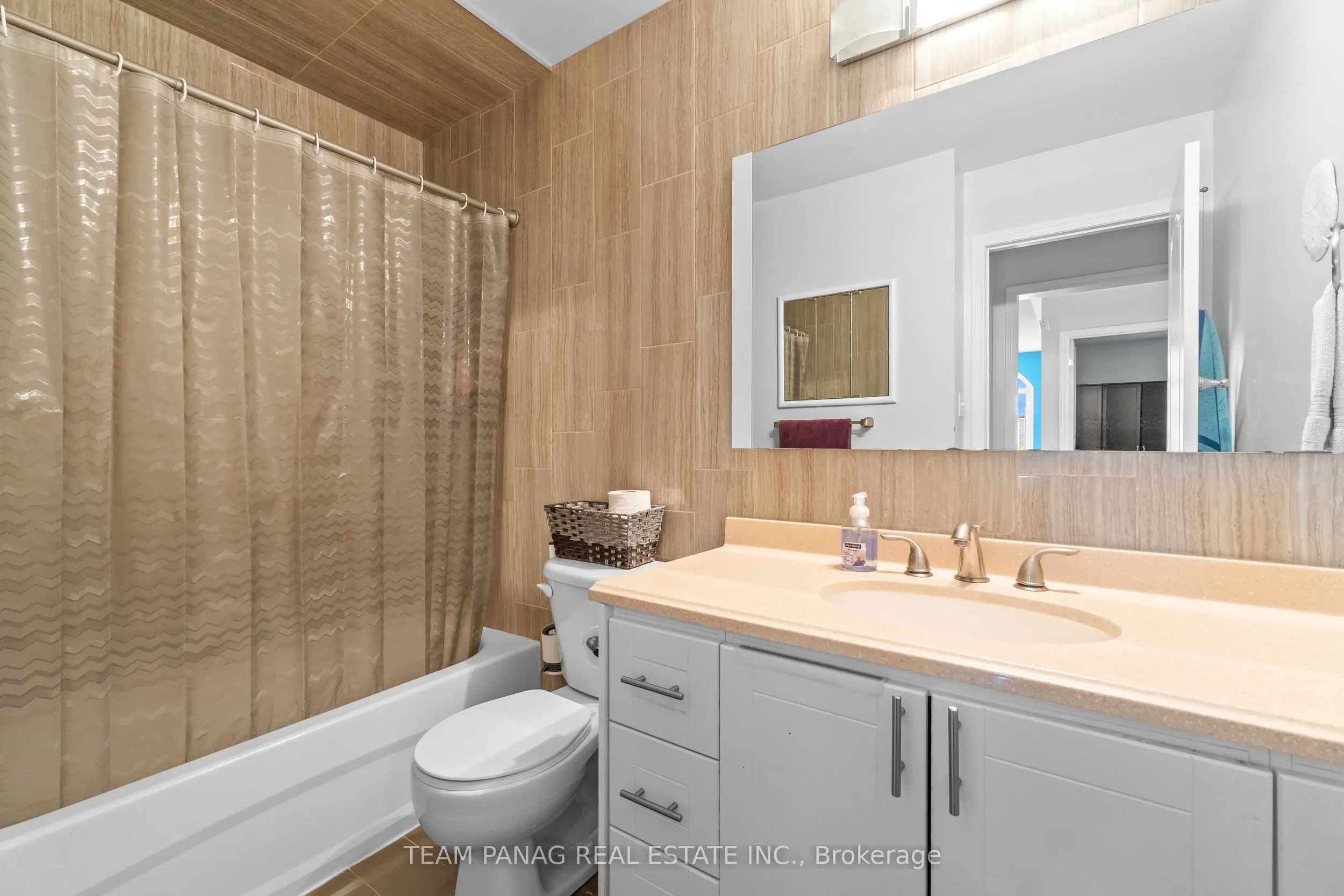 22 Coachlight Crescent