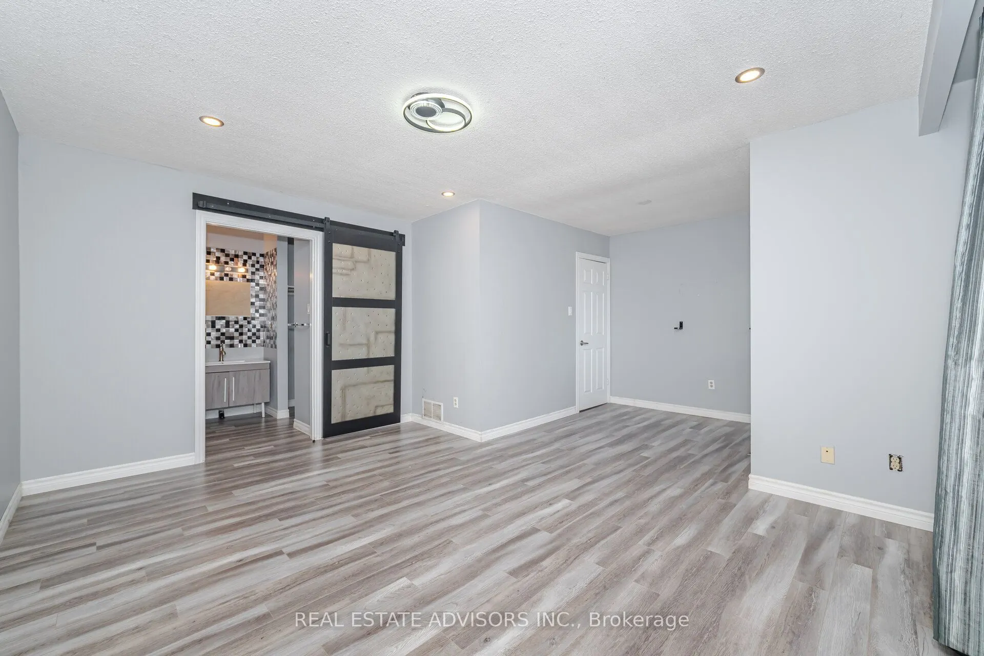 1320 Hampton Street, #25